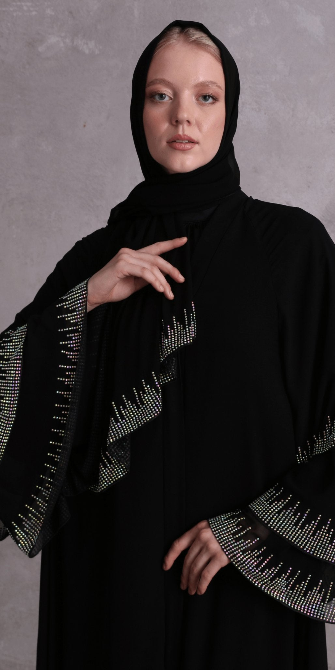 Etek Uçları Çizgili Swarovski Taşlı Siyah Abaya