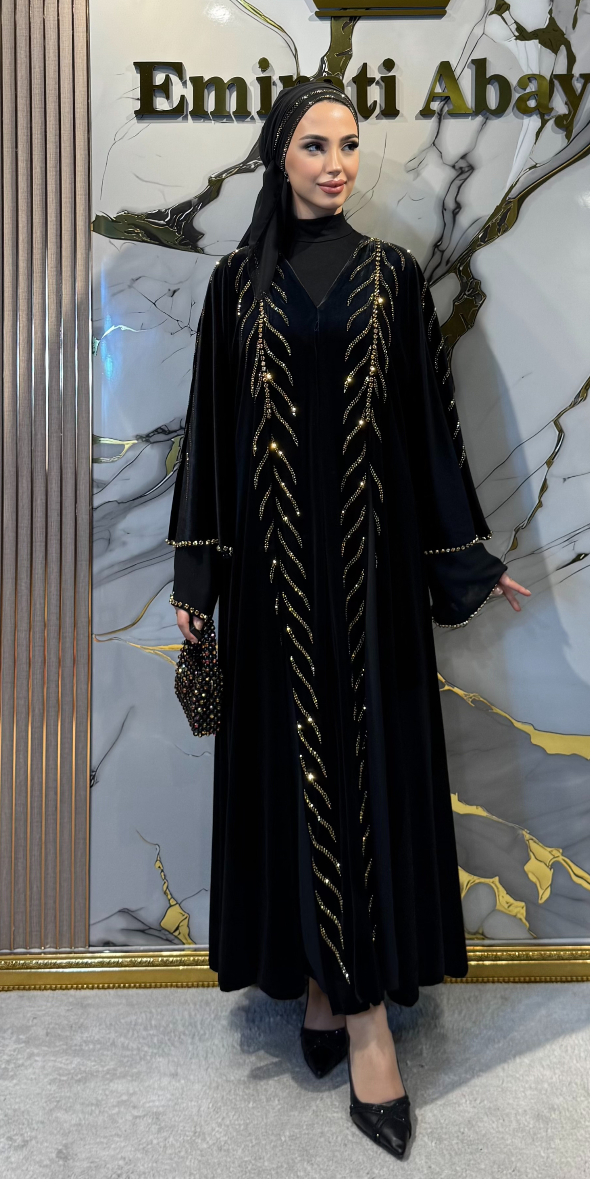 Altın Taşlı Emirati Tasarım Siyah Kadife Abaya