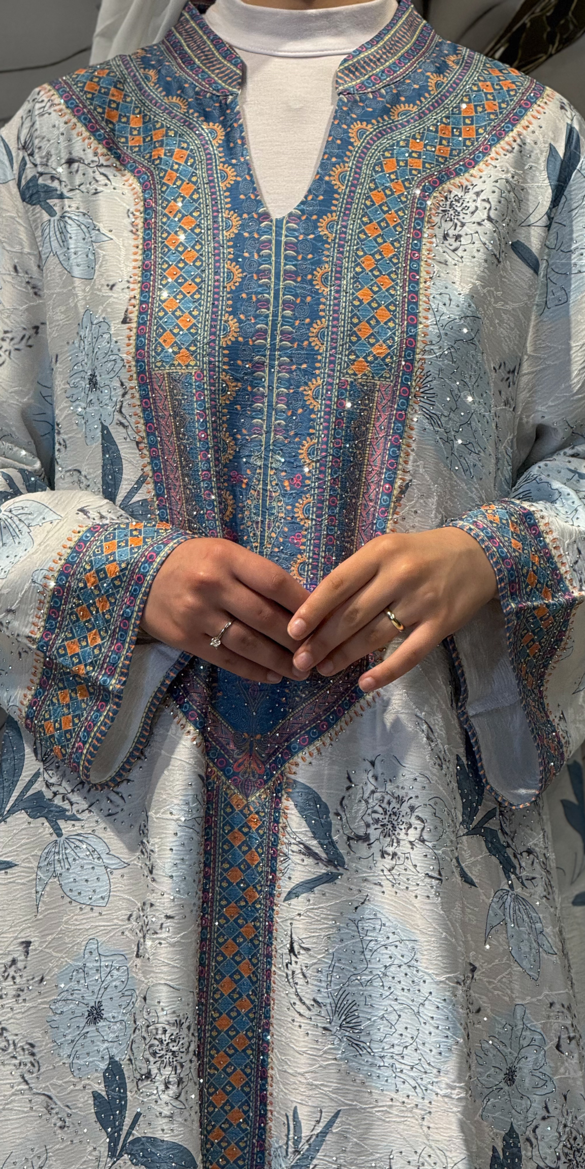 Çiçek Baskılı Beyaz Jakar Günlük Abaya | KSA05 BEYAZ