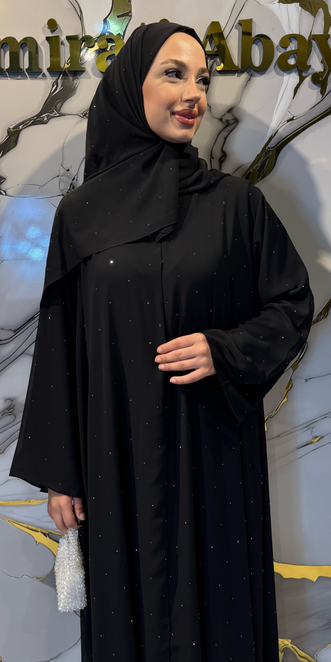 عباية شيفون سوداء فاخرة مرصعة بأحجار سواروفسكي