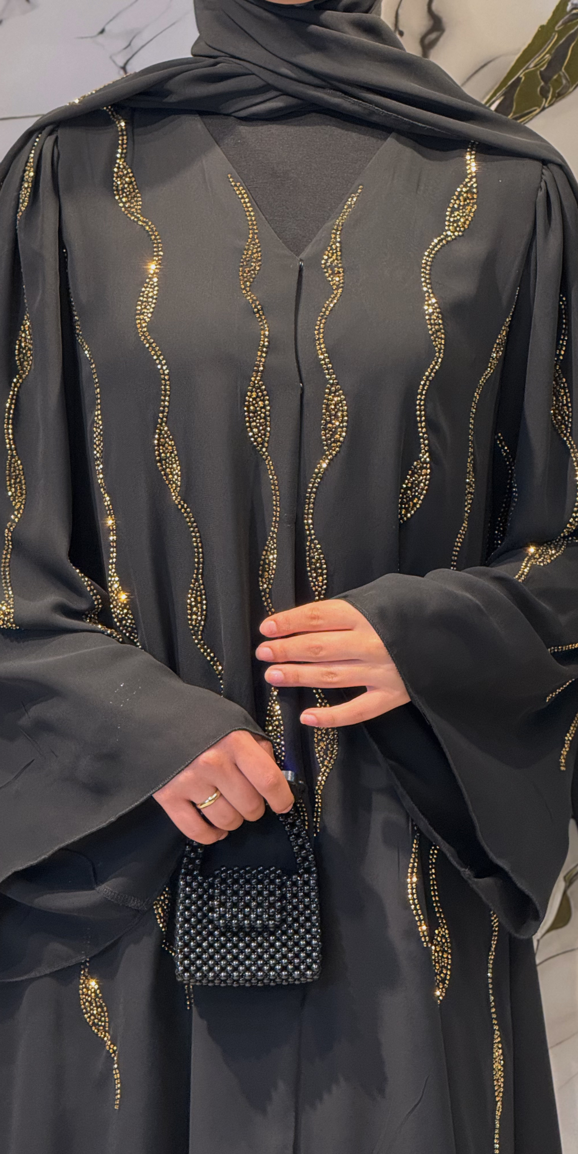 Ağaç Kökü Desenli Gold Taşlı Siyah Şifon Abaya | TM49 GSB
