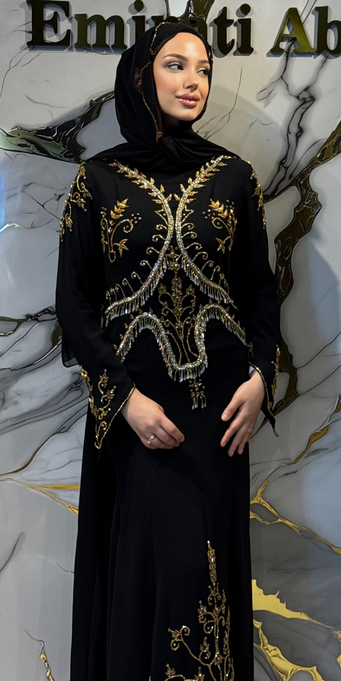 El İşlemeli Altın Taşlı Siyah Abaya – Şallı Takım | EF0023 GSB