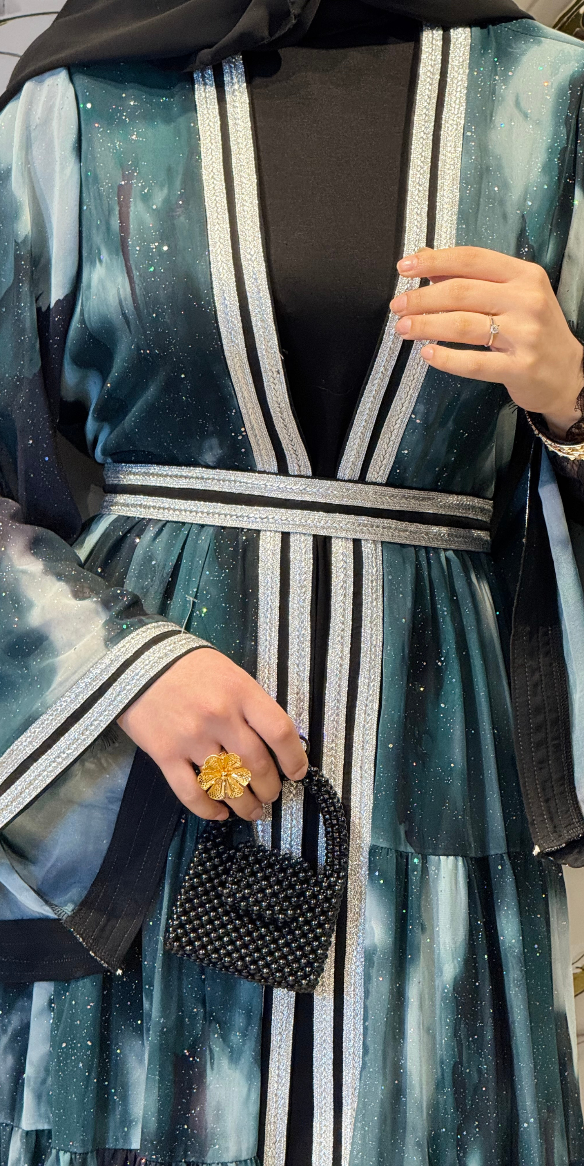 Bulut Desenli Beyaz Şerit Detaylı Yeşil Şifon Abaya Takımı WS86 GREEN - 4 Parça Set (Şal, Kemer ve İçlik Dahil) WS86 GREEN