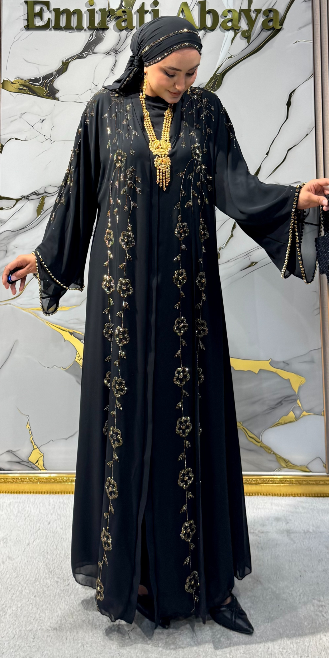 Siyah Şifon Çiçek Desenli Gold Taşlı Çakılmış Kollu Abaya | LY59 GSB
