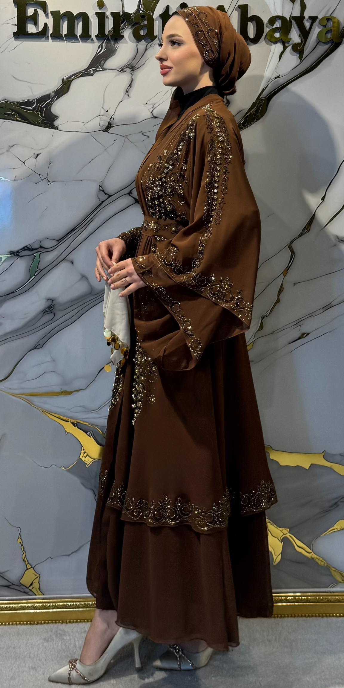 Kahverengi Korean Şifon Abaya Golden Swarovski ve Chakma Taş Detaylı