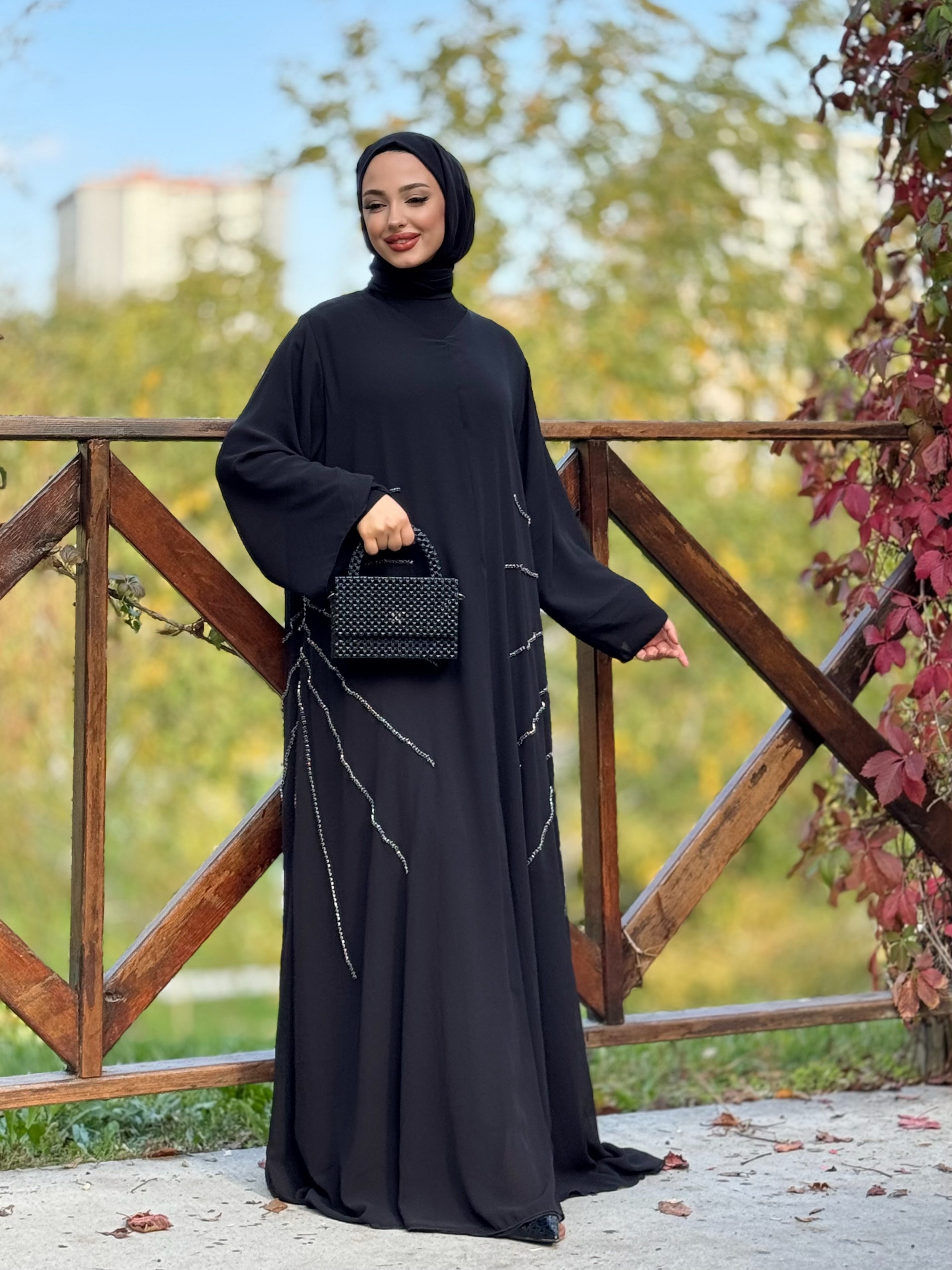 Yanları Kristal Taşlı Siyah Şifon Abaya