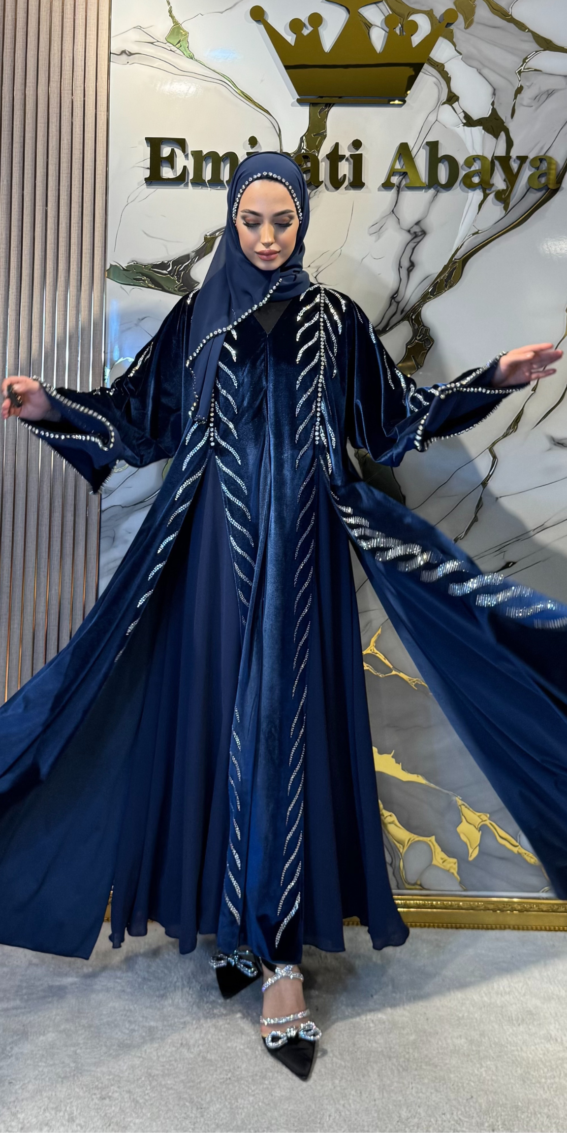 Queen Laceveret Kadife Beyaz Kristal Taş İşlemeli Dubai Stil Abaya