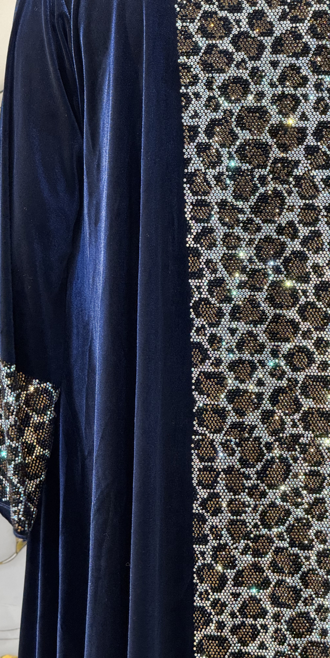 عباية مخملية زرقاء بنقشة جلد النمر