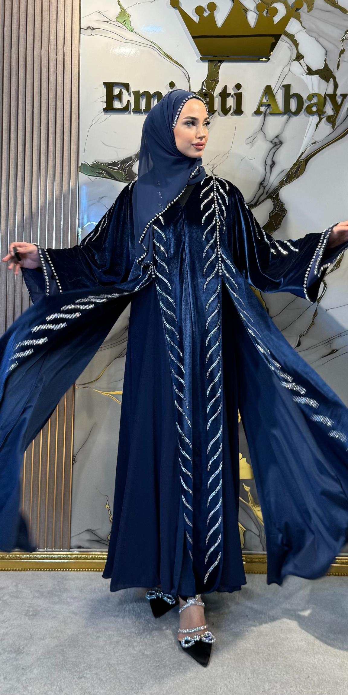 Queen Laceveret Kadife Beyaz Kristal Taş İşlemeli Dubai Stil Abaya