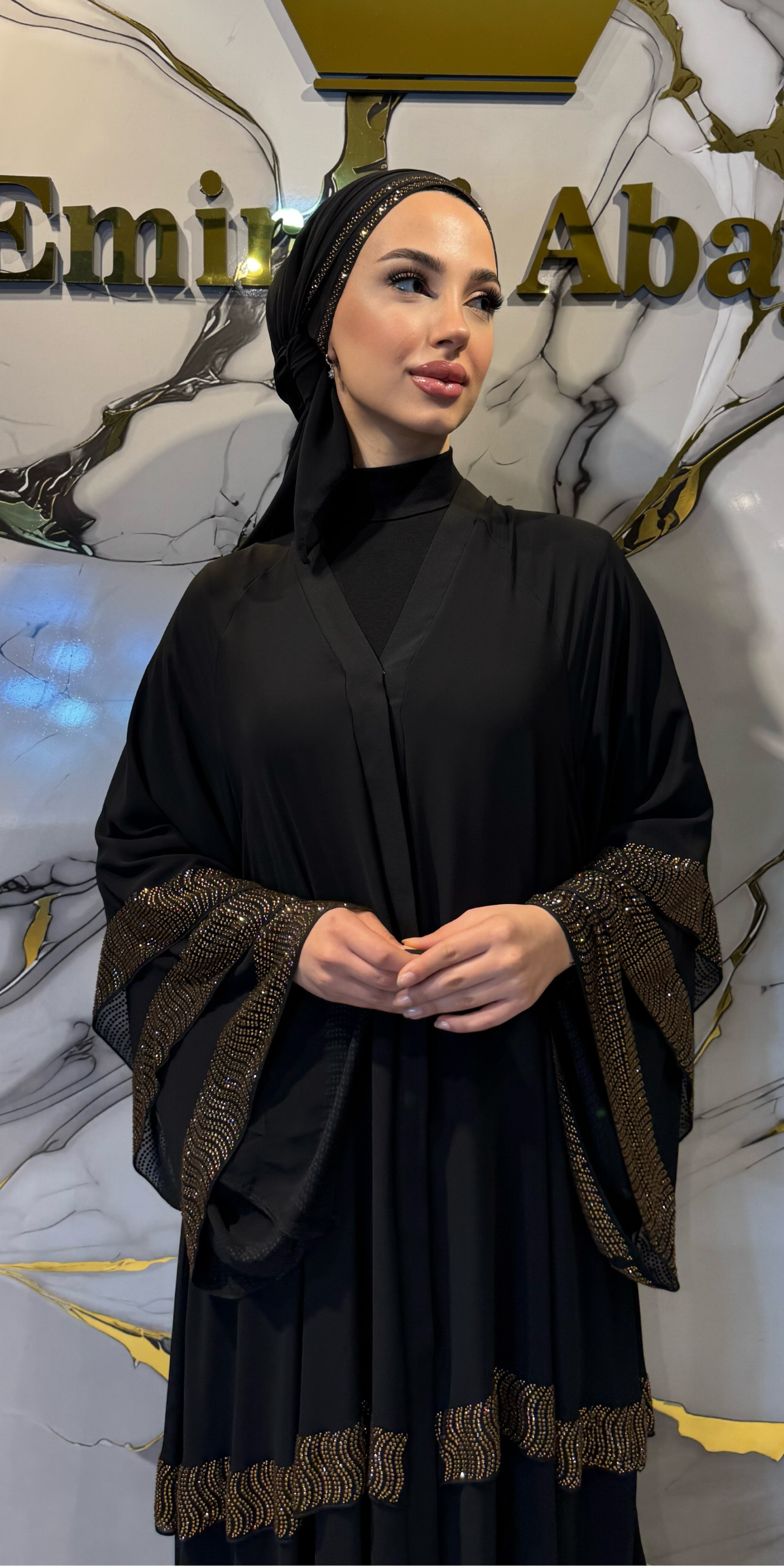 Altın Taşlı Emirati Tasarım Üç Katlı Siyah Şifon Abaya
