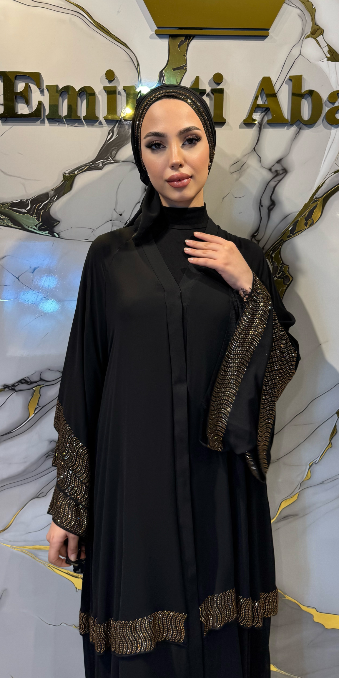 Altın Taşlı Emirati Tasarım Üç Katlı Siyah Şifon Abaya