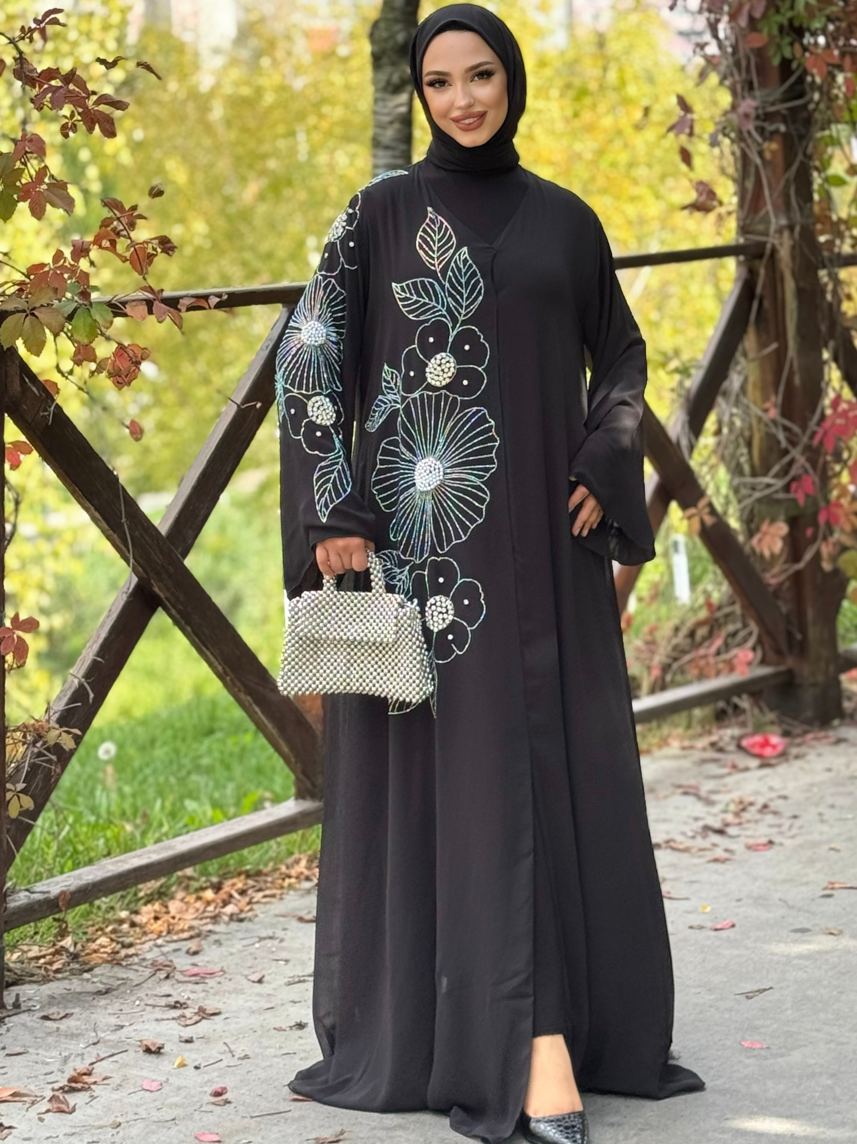 Işıltılı Taş Desenli Siyah Abaya