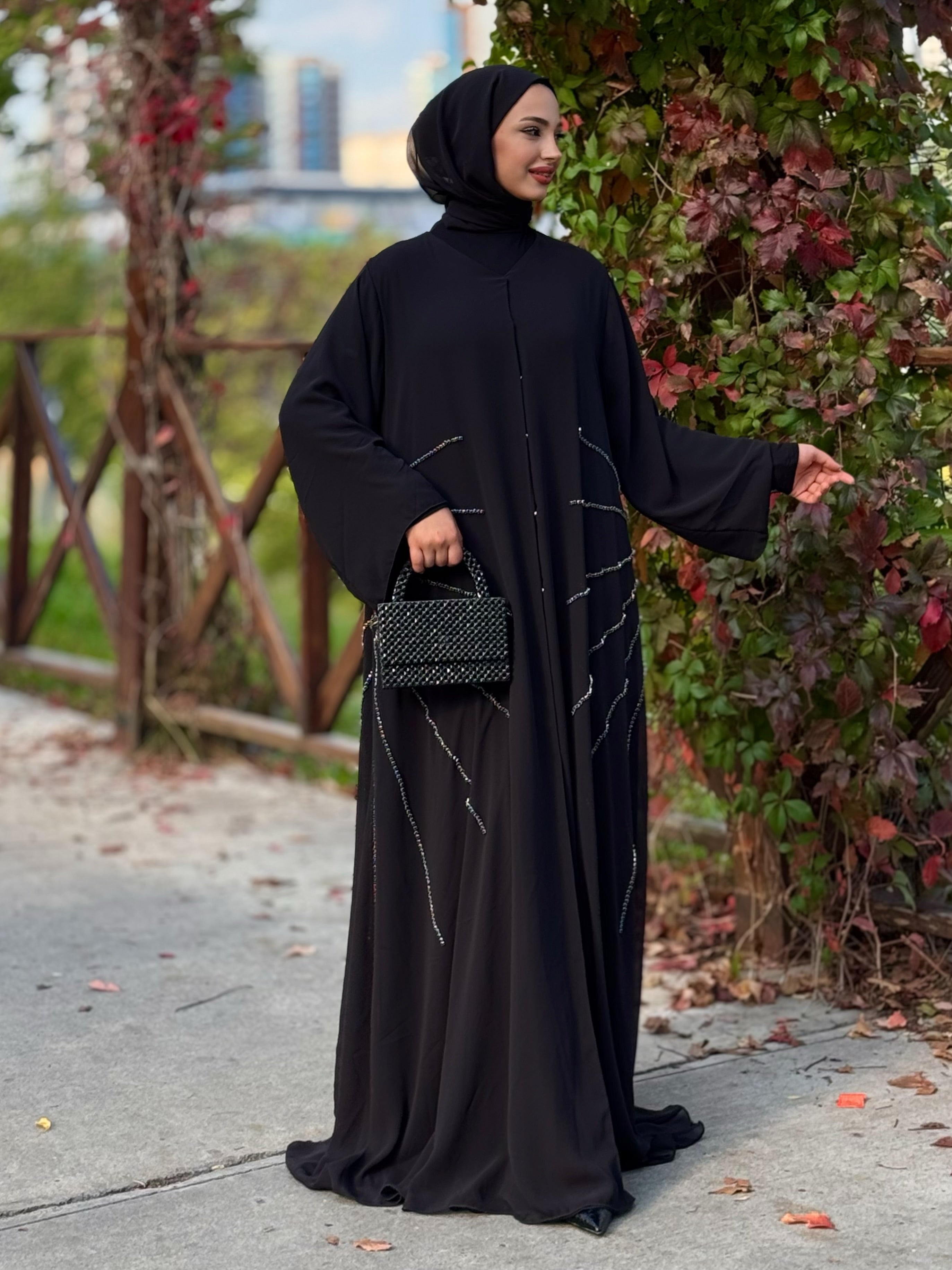 Yanları Kristal Taşlı Siyah Şifon Abaya