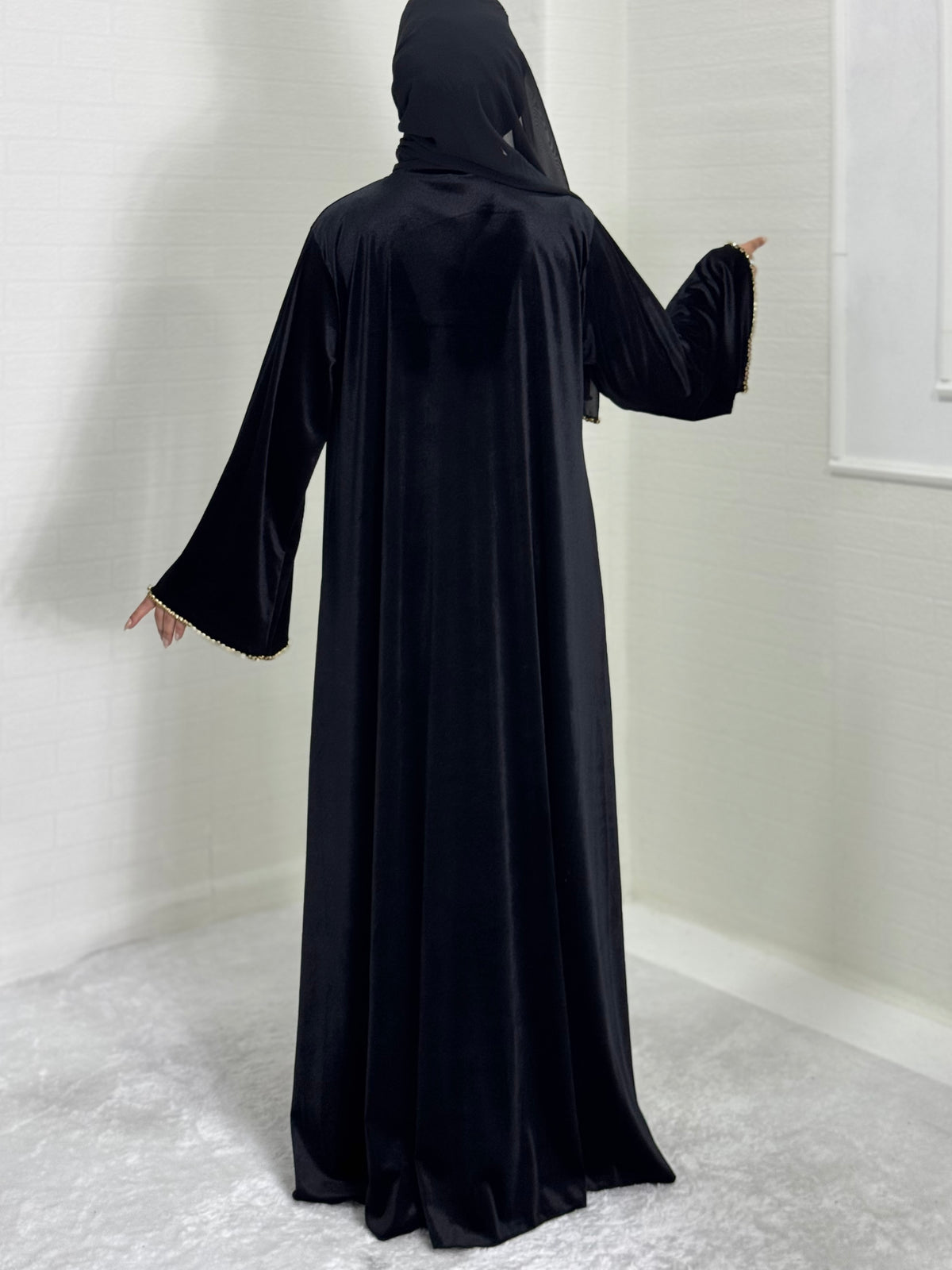 Siyah Kadife Gold Taş İşlemeli Şık Abaya - Çıtçıtlı Zarif Model TM92 CGSVB