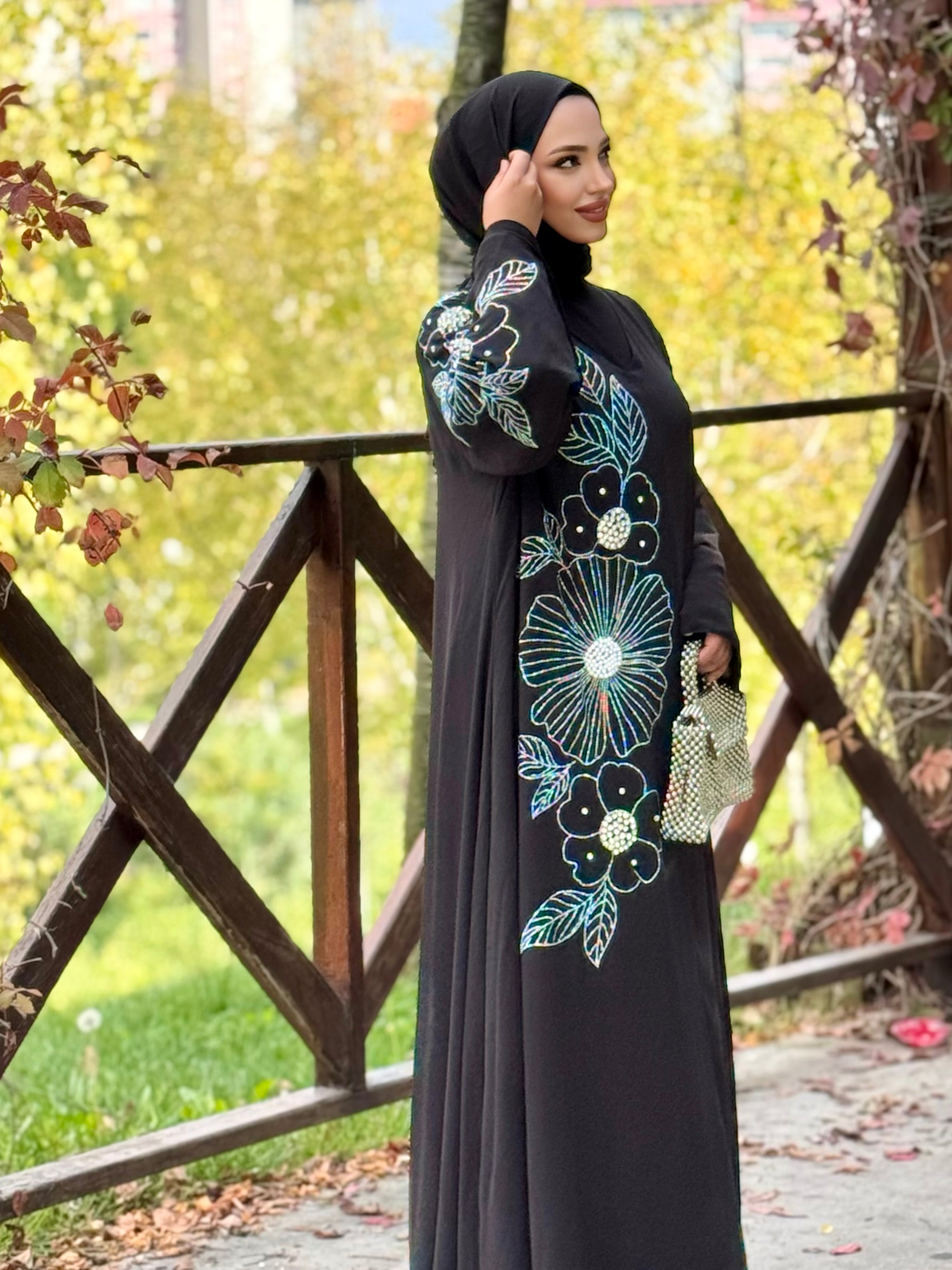 Işıltılı Taş Desenli Siyah Abaya