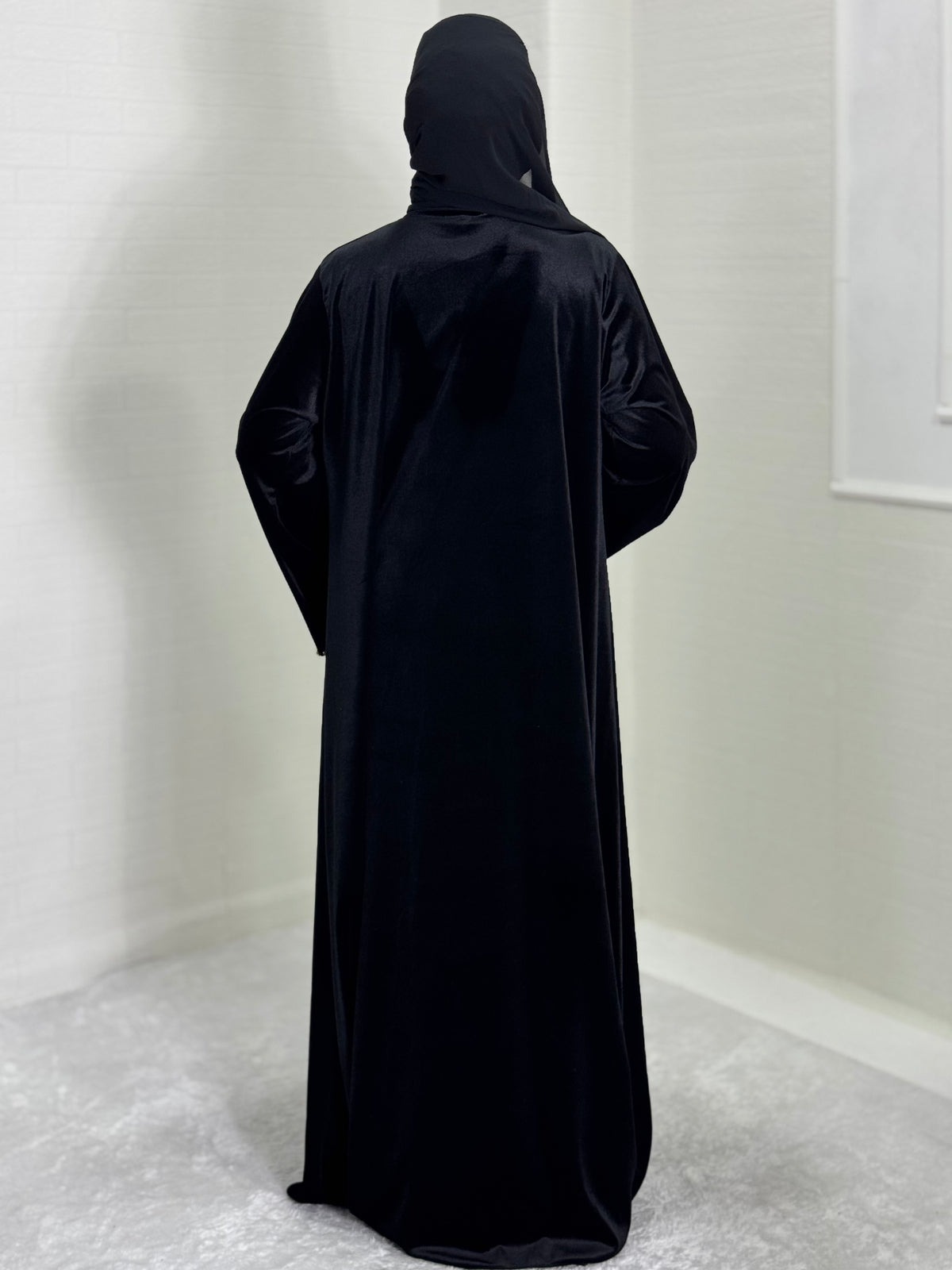 Siyah Kadife Gold Taş İşlemeli Şık Abaya - Çıtçıtlı Zarif Model TM92 CGSVB
