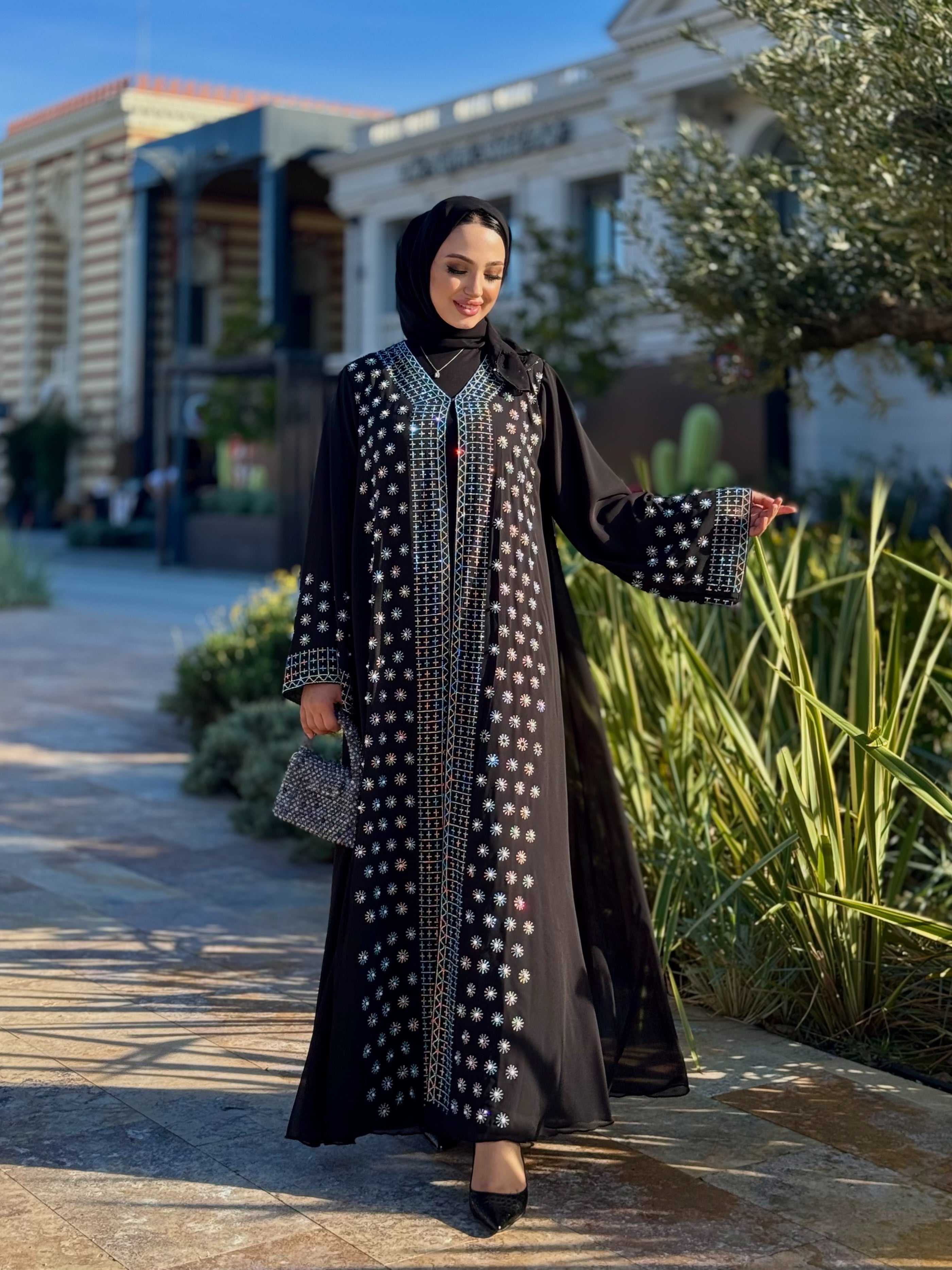 Önü Swarovski Taşlı Siyah Abaya