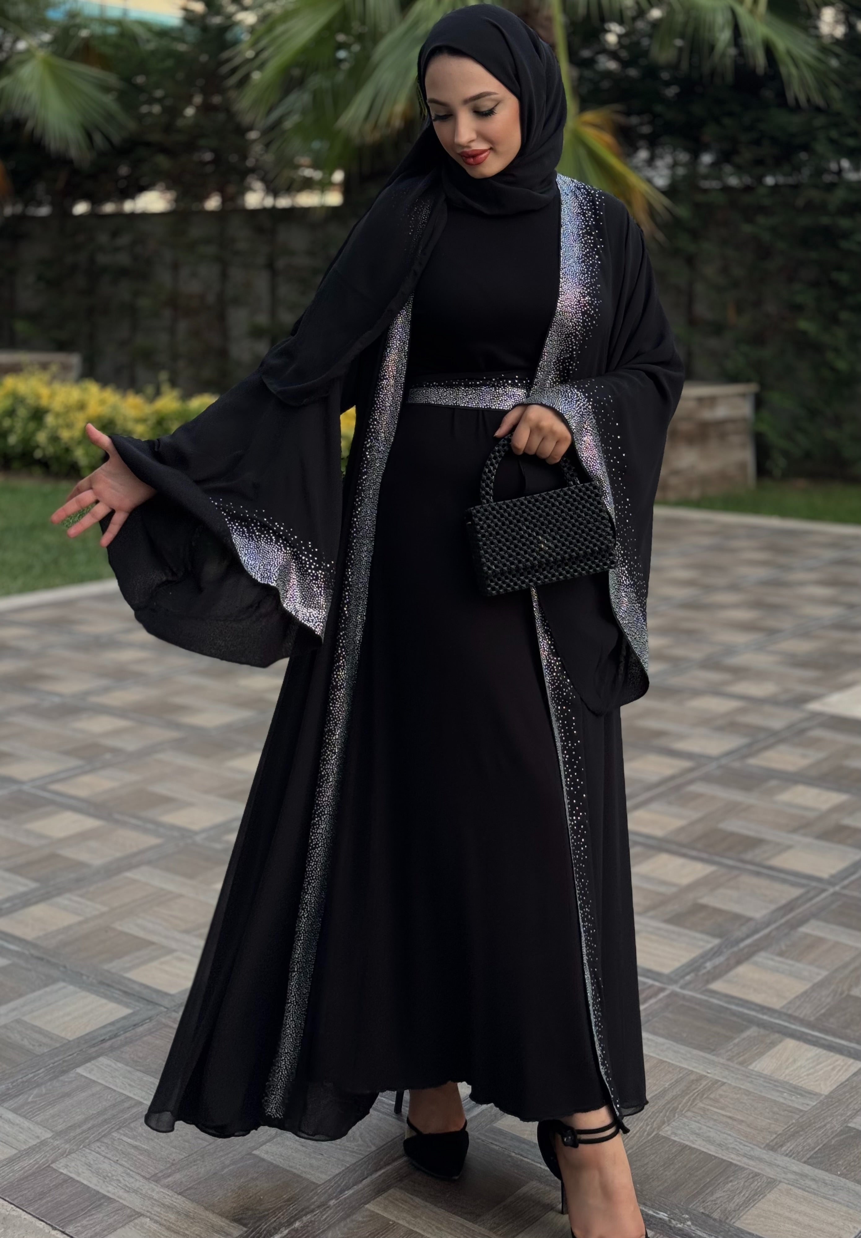 Önü Taşlı Işıltılı Şık Abaya