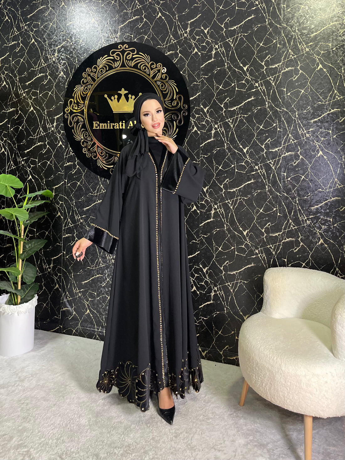 Şifon ve Kadife Kombinli Çiçek Desenli Gold Taşlı Abaya