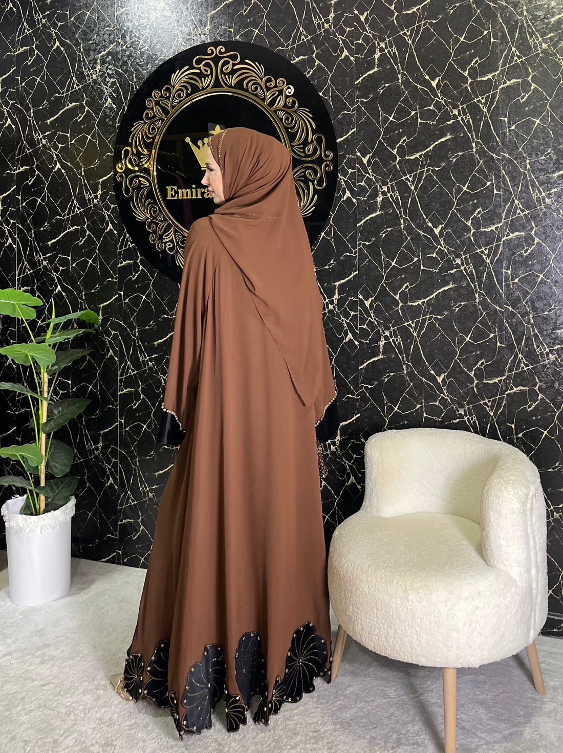 Etek Uçları Çiçek Taşlı Şifon Kahverengi Abaya