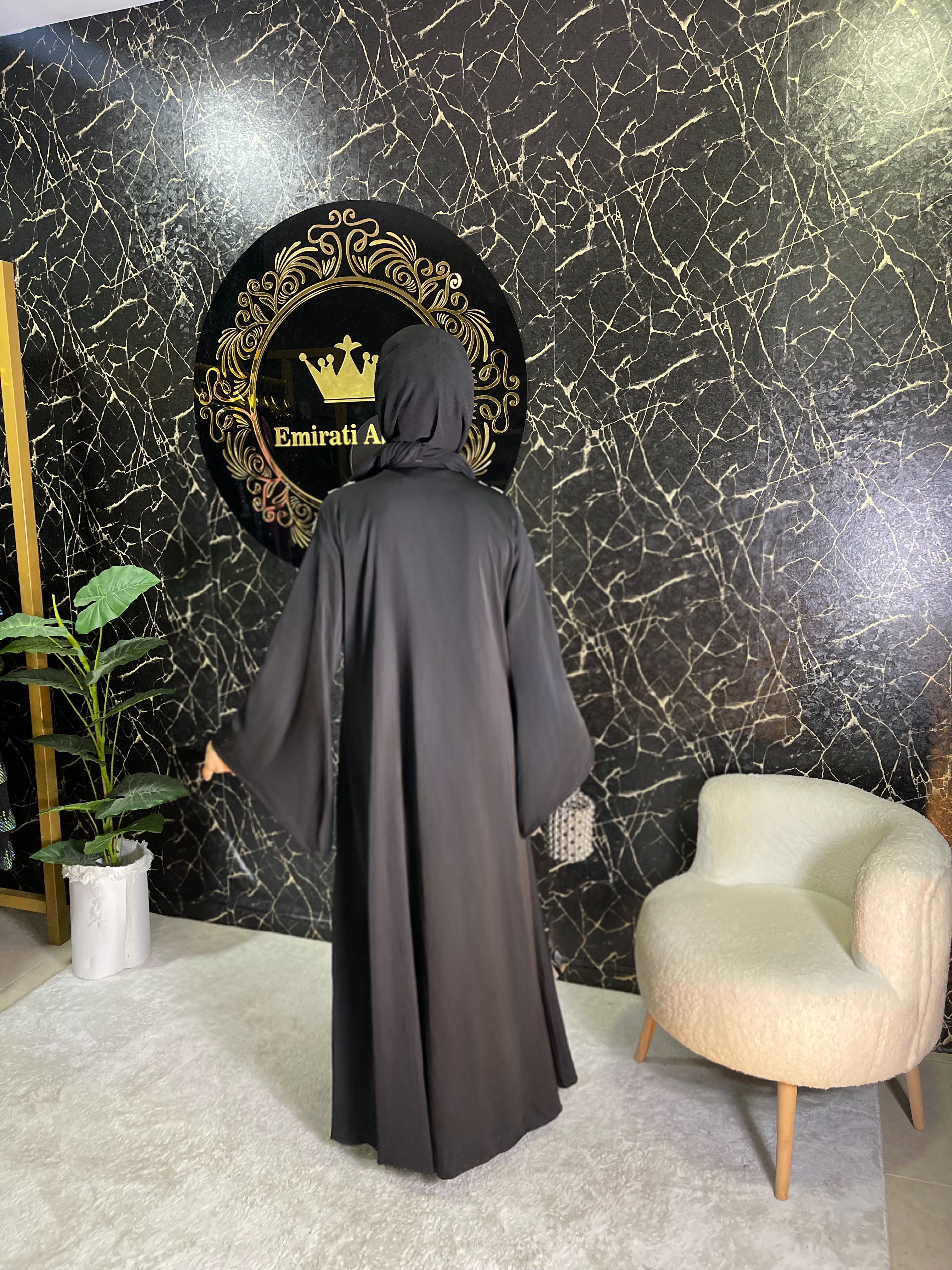 Beyaz Çiçek El İşlemeli Dubai İpek Abaya
