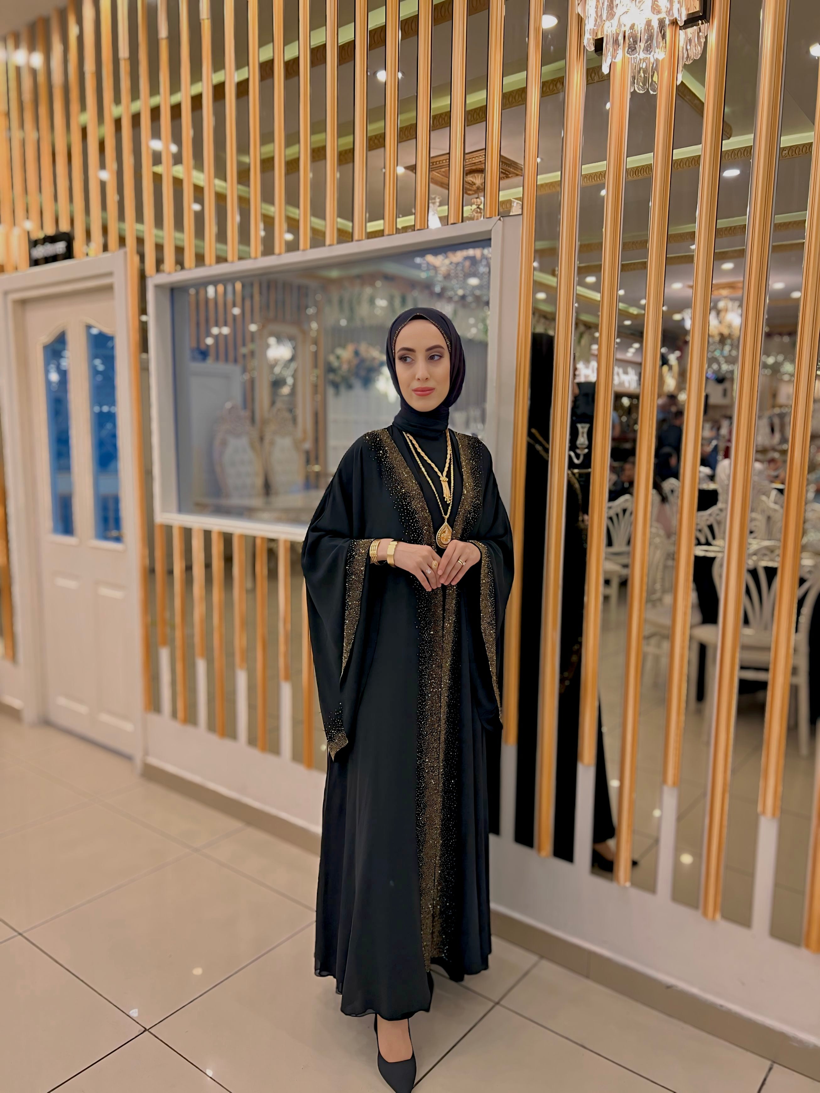 Önü Taşlı Işıltılı Şık Abaya