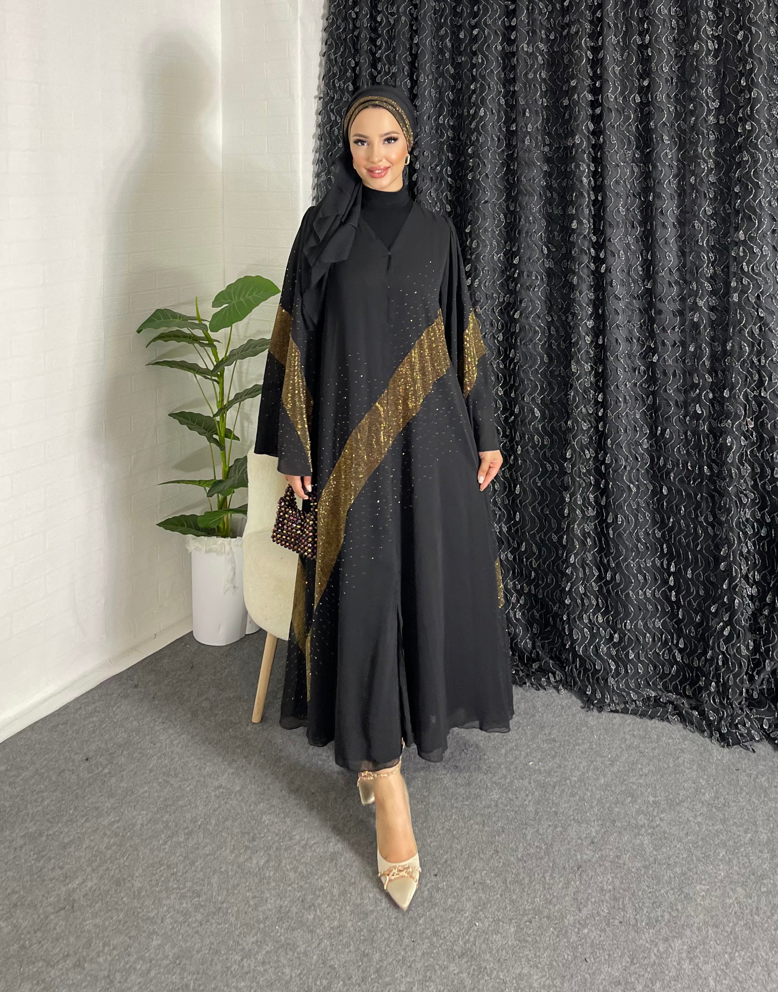 Çapraz Gold Taş Detaylı Siyah Abaya