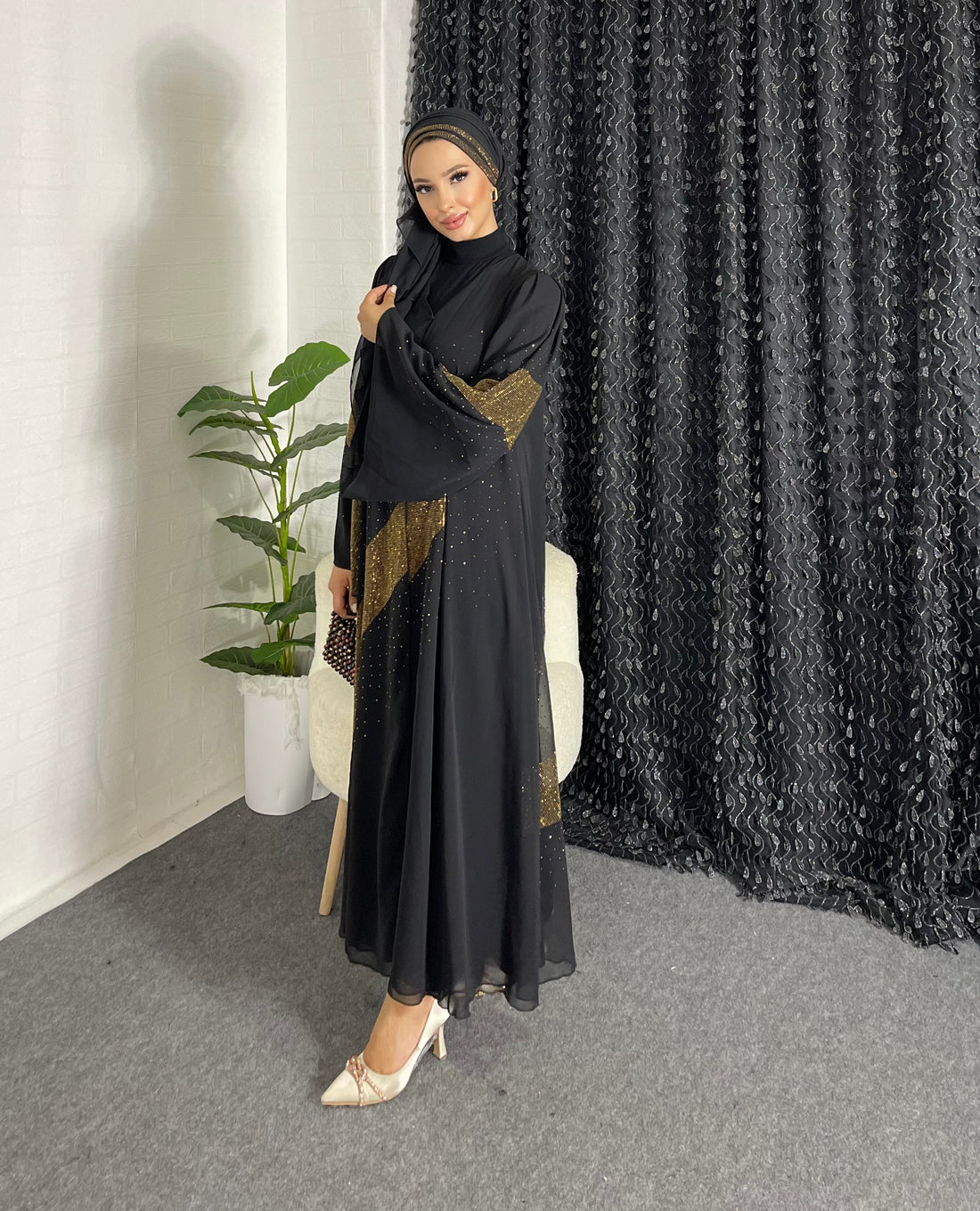 Çapraz Gold Taş Detaylı Siyah Abaya