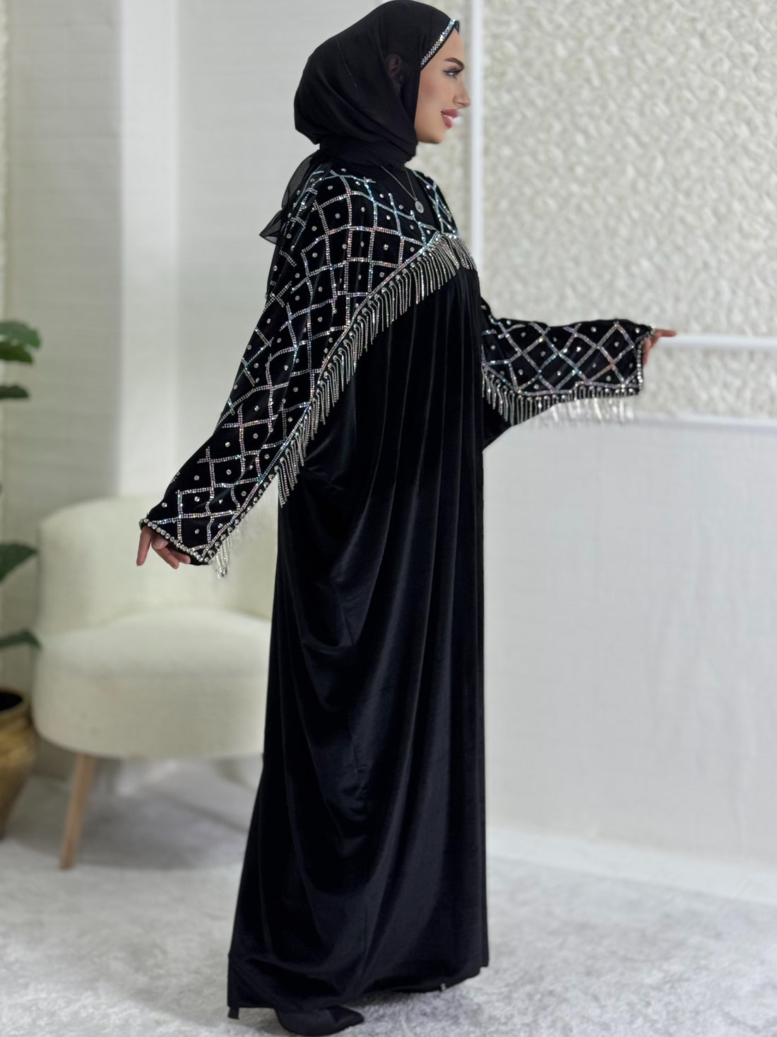 Üstü Taşlı ve İncili Yarasa Kadife Abaya