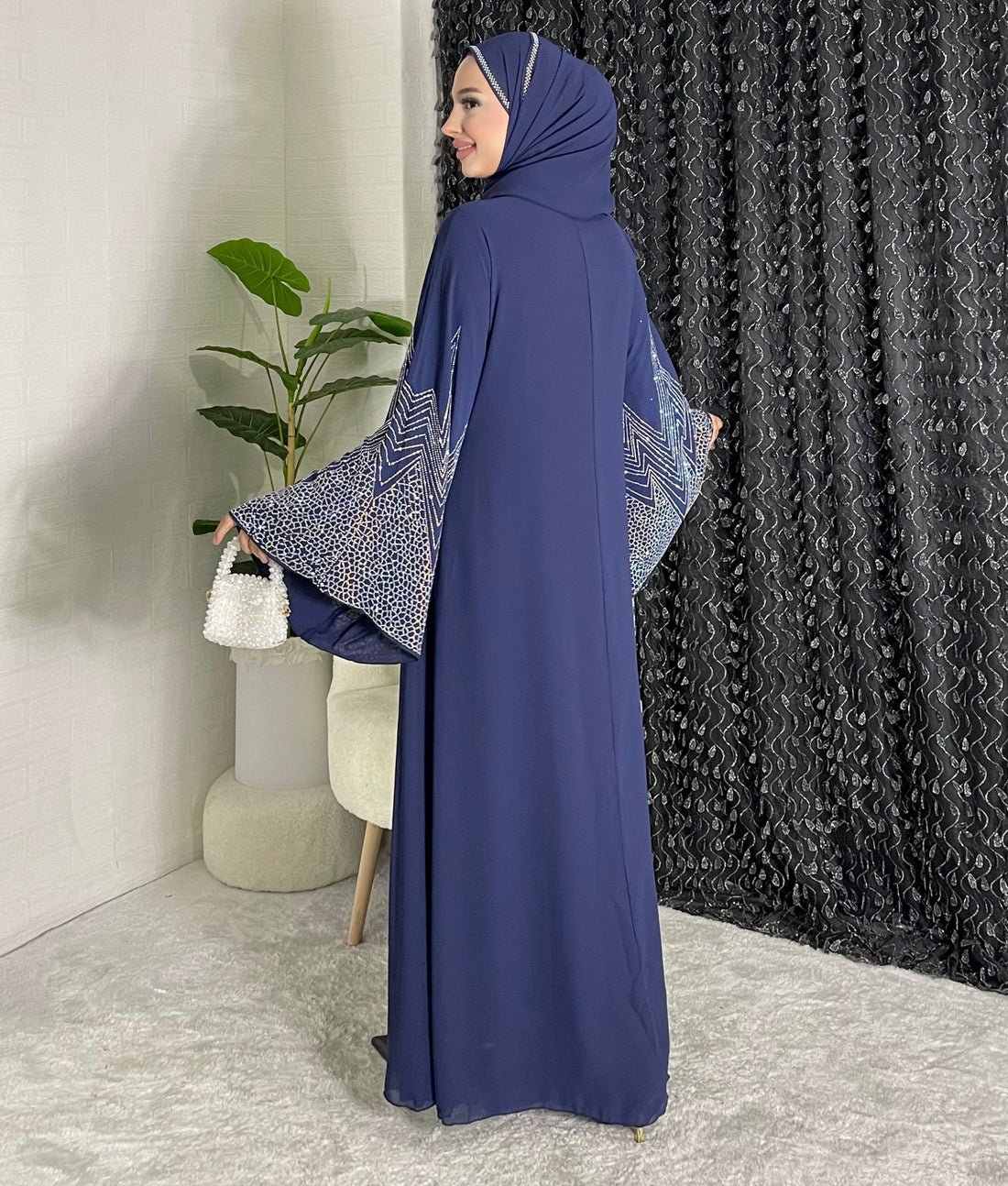 Önü ve Kol Uçları Swarovski Taşlı Şık Mavi Şifon Abaya