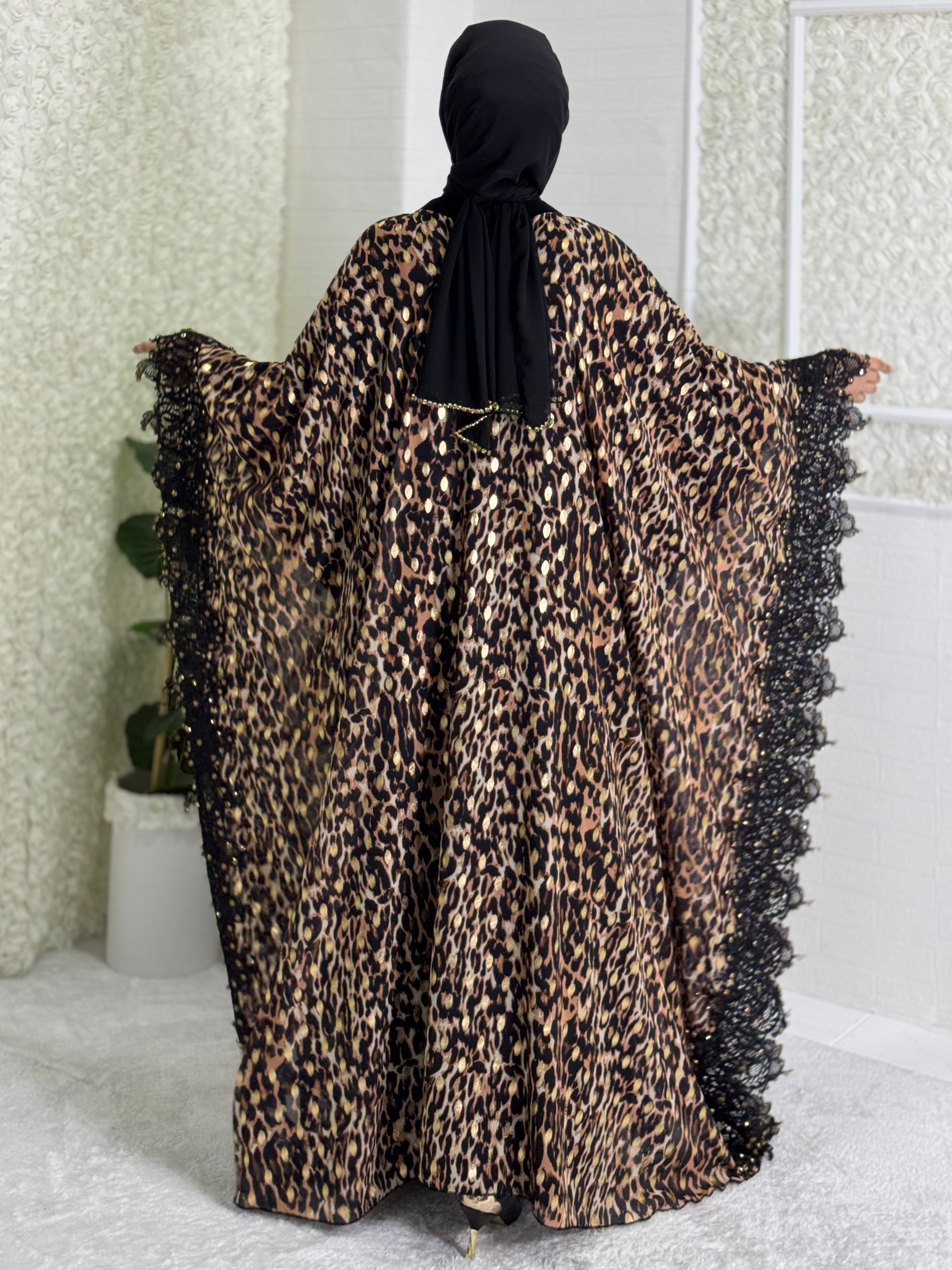 Gold taş ve dantel detaylı leopar abaya