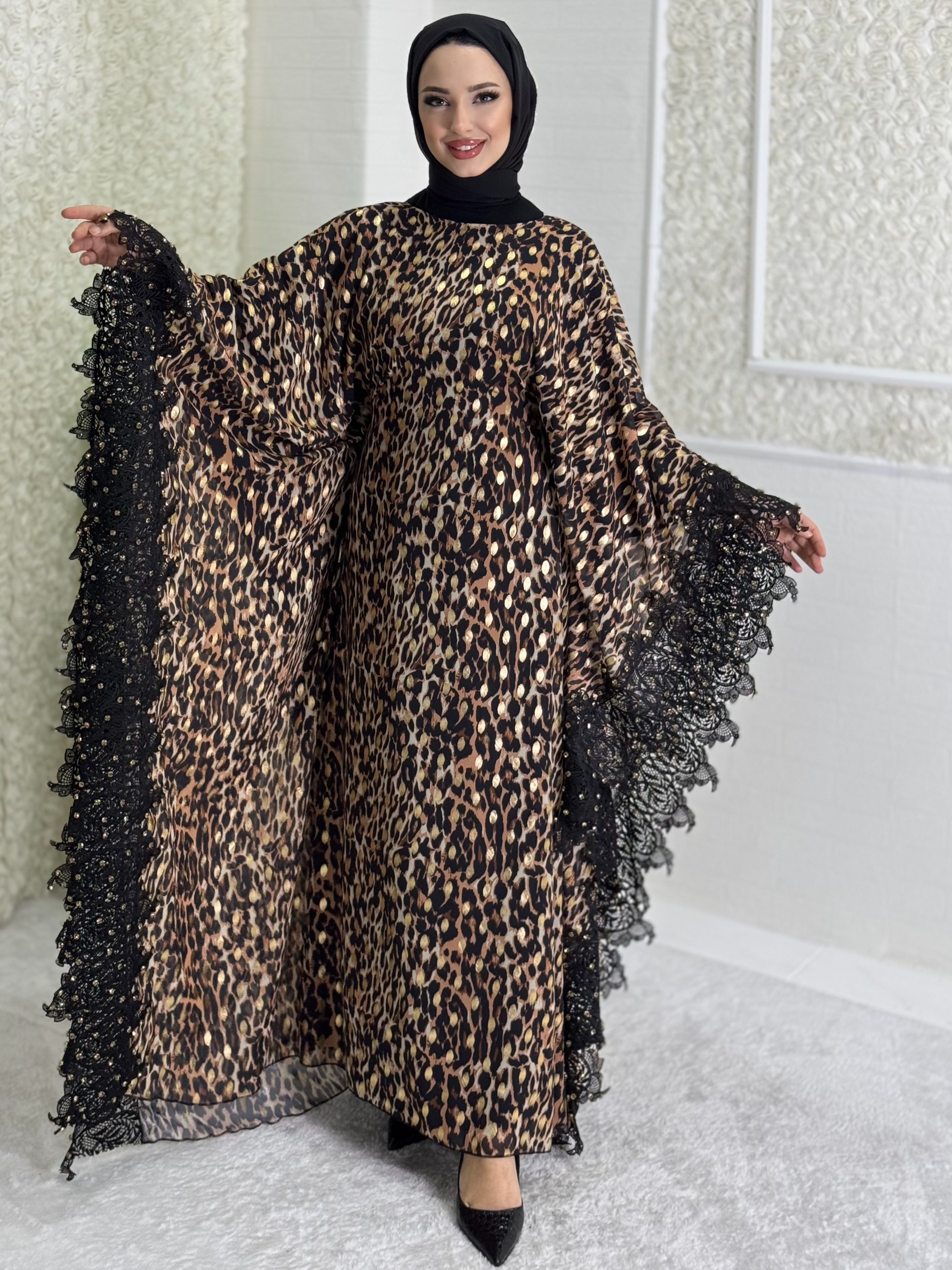 Gold taş ve dantel detaylı leopar abaya