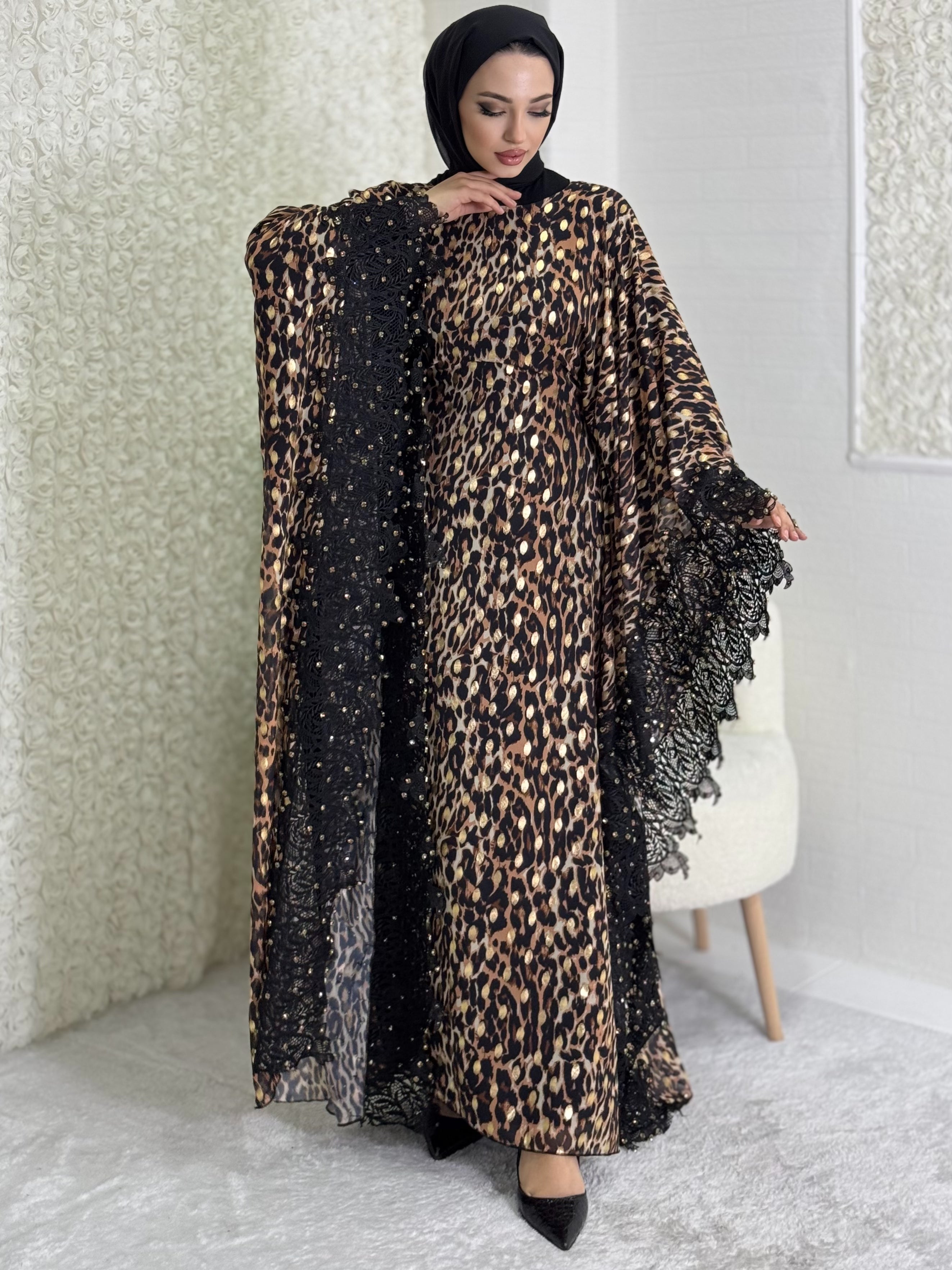 Gold taş ve dantel detaylı leopar abaya