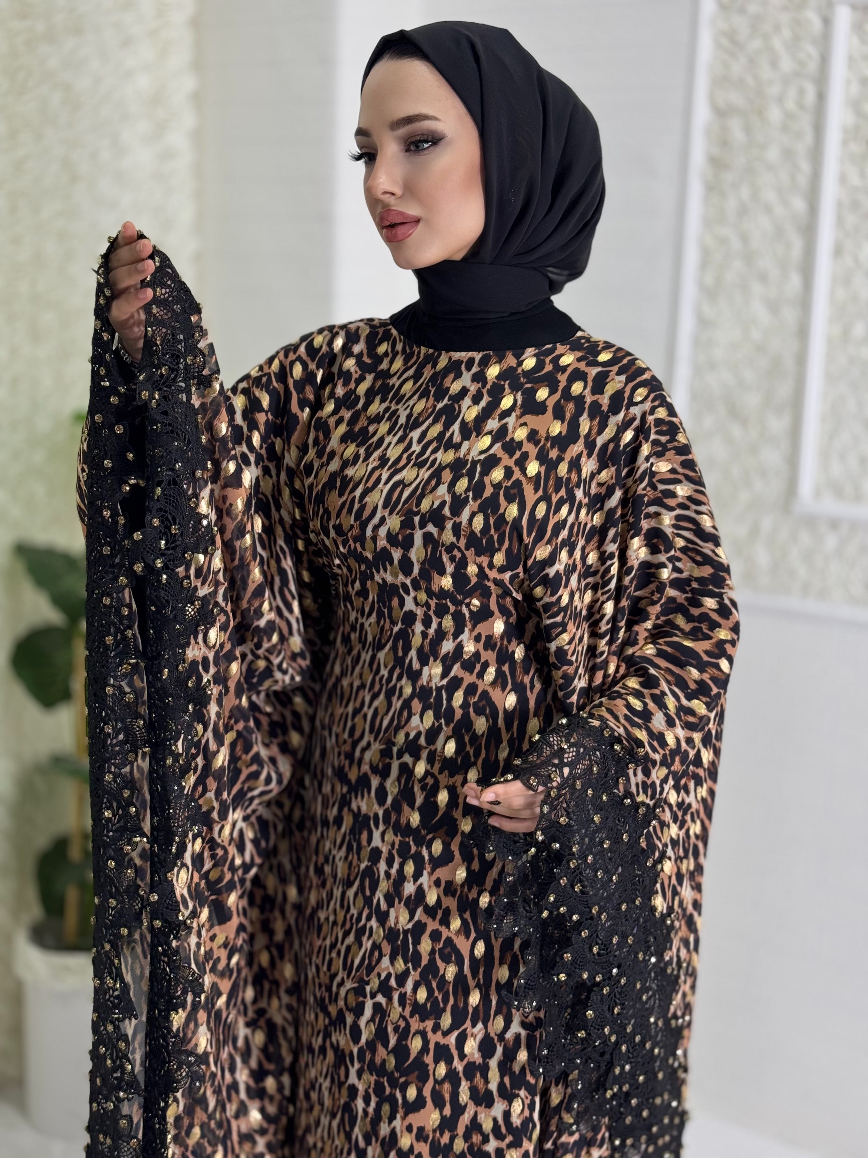 Gold taş ve dantel detaylı leopar abaya