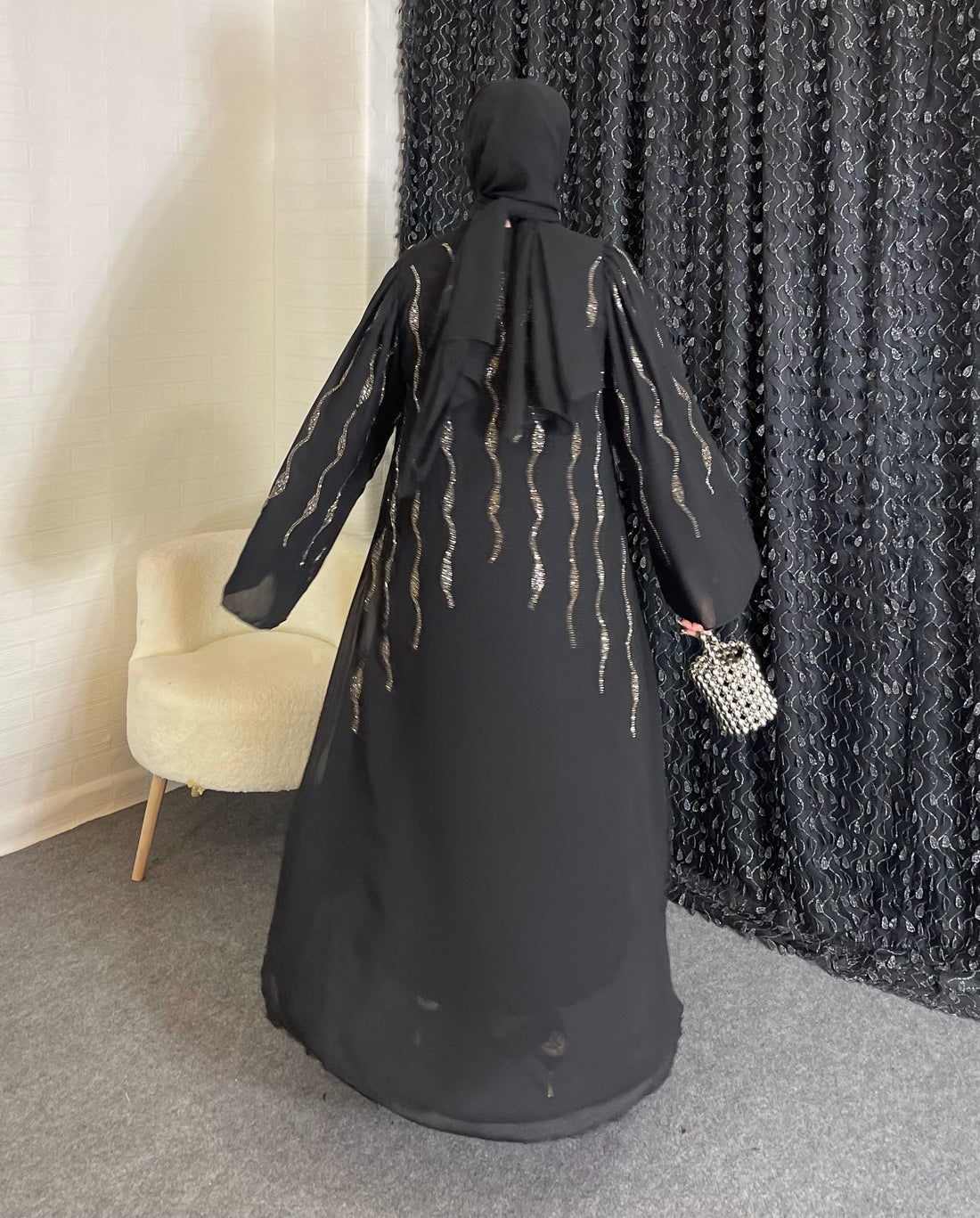 Ağaç Kökü Desenli Hematit Taşlı Siyah Şifon Abaya