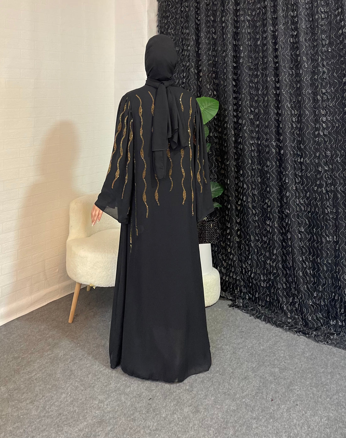 Ağaç Kökü Desenli Gold Taşlı Siyah Şifon Abaya