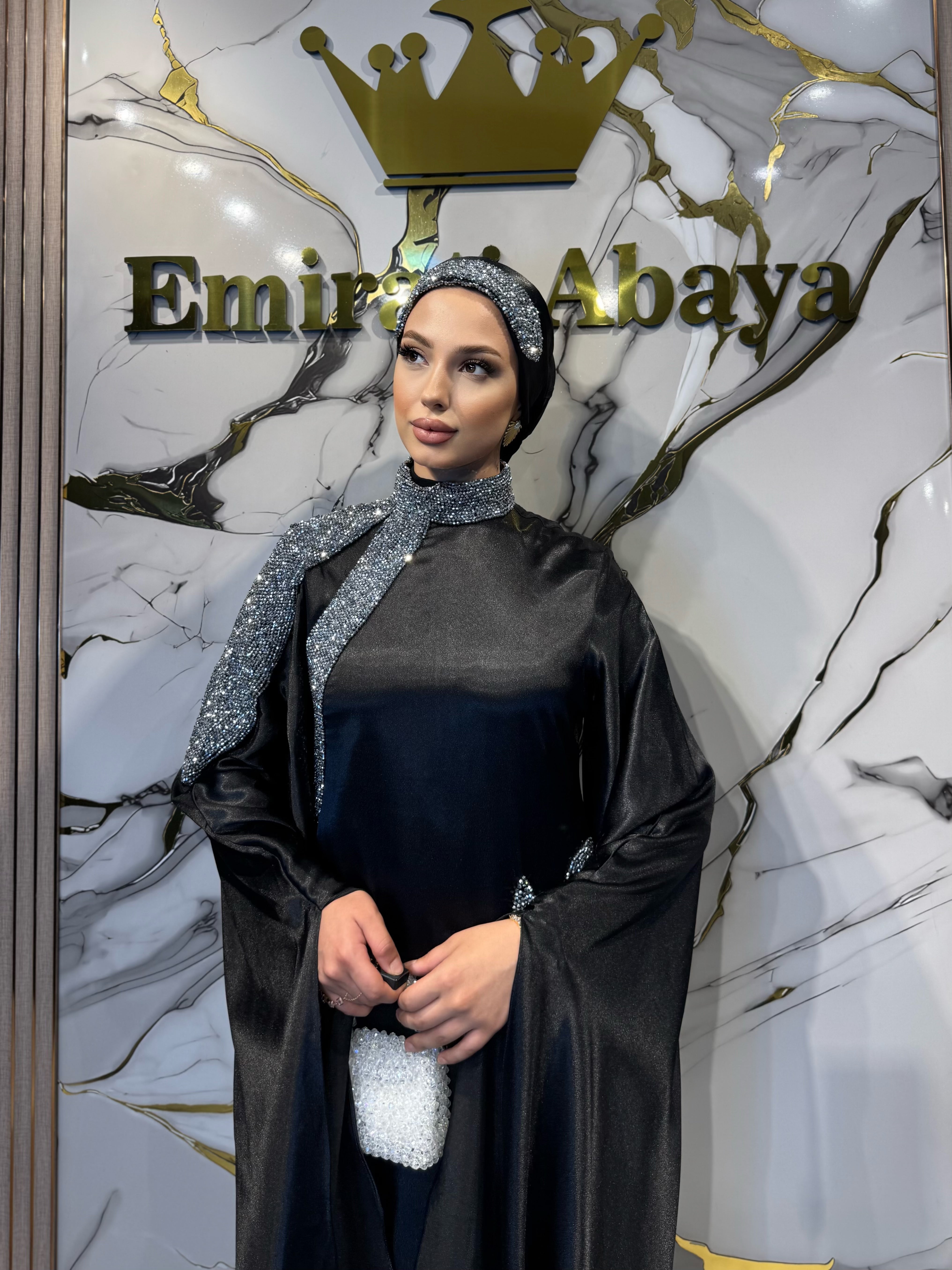 Beyaz Taşlı Çiçek Desenli Saten Kelebek Kollu El Yapımı Abiye