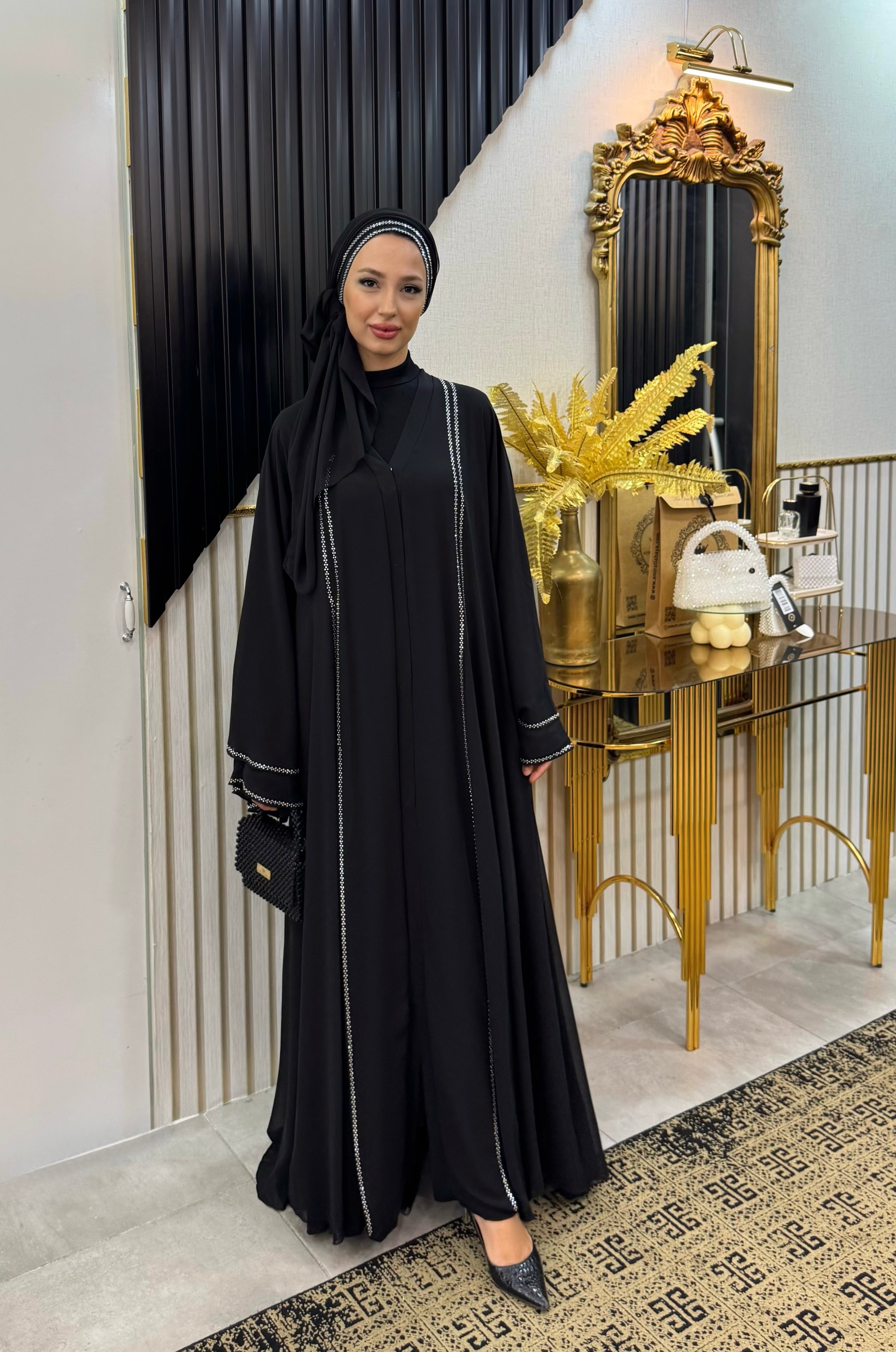 Önü Yırtmaçlı Beyaz Taşlı Siyah Abaya