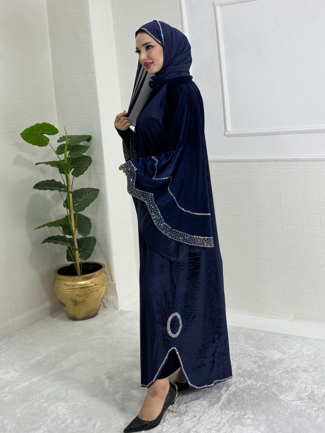 Beyaz Taş Detaylı MAVİ Kadife Abaya