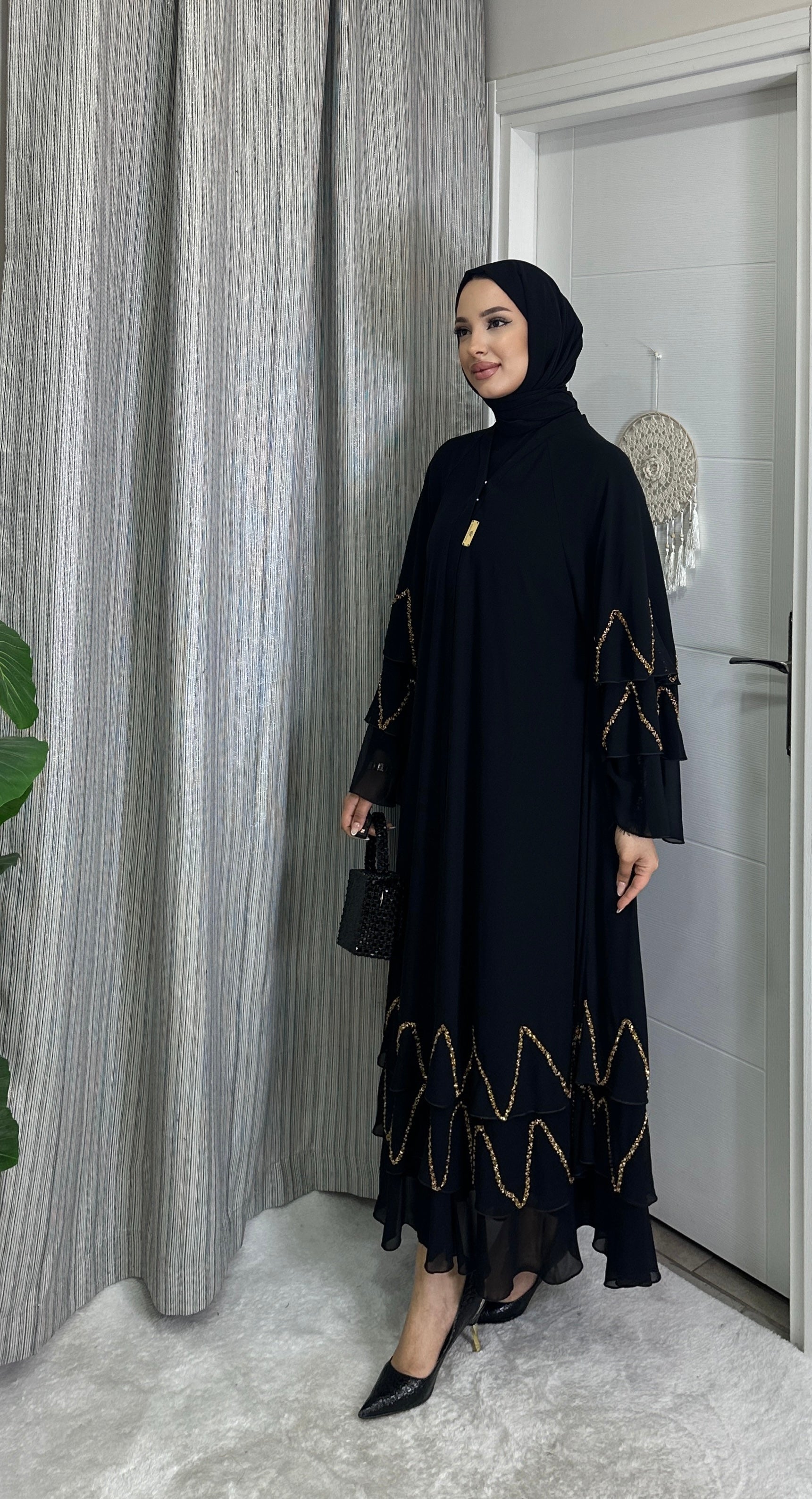 El İşlemesi Sari Taşlı Siyah Şifon Abaya