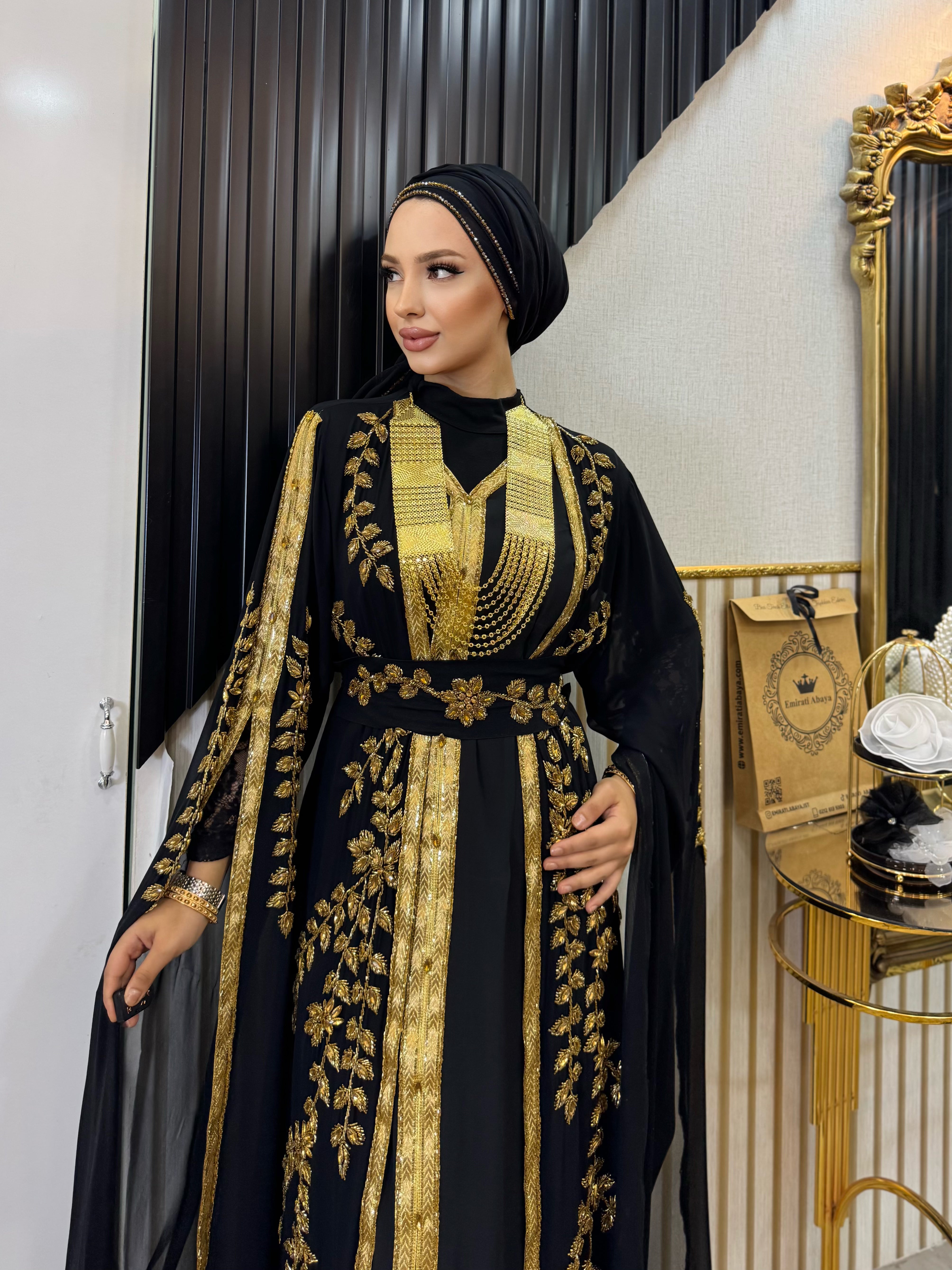 El İşlemeli Gold Yaprak Detaylı Uzun Kollu Abaya