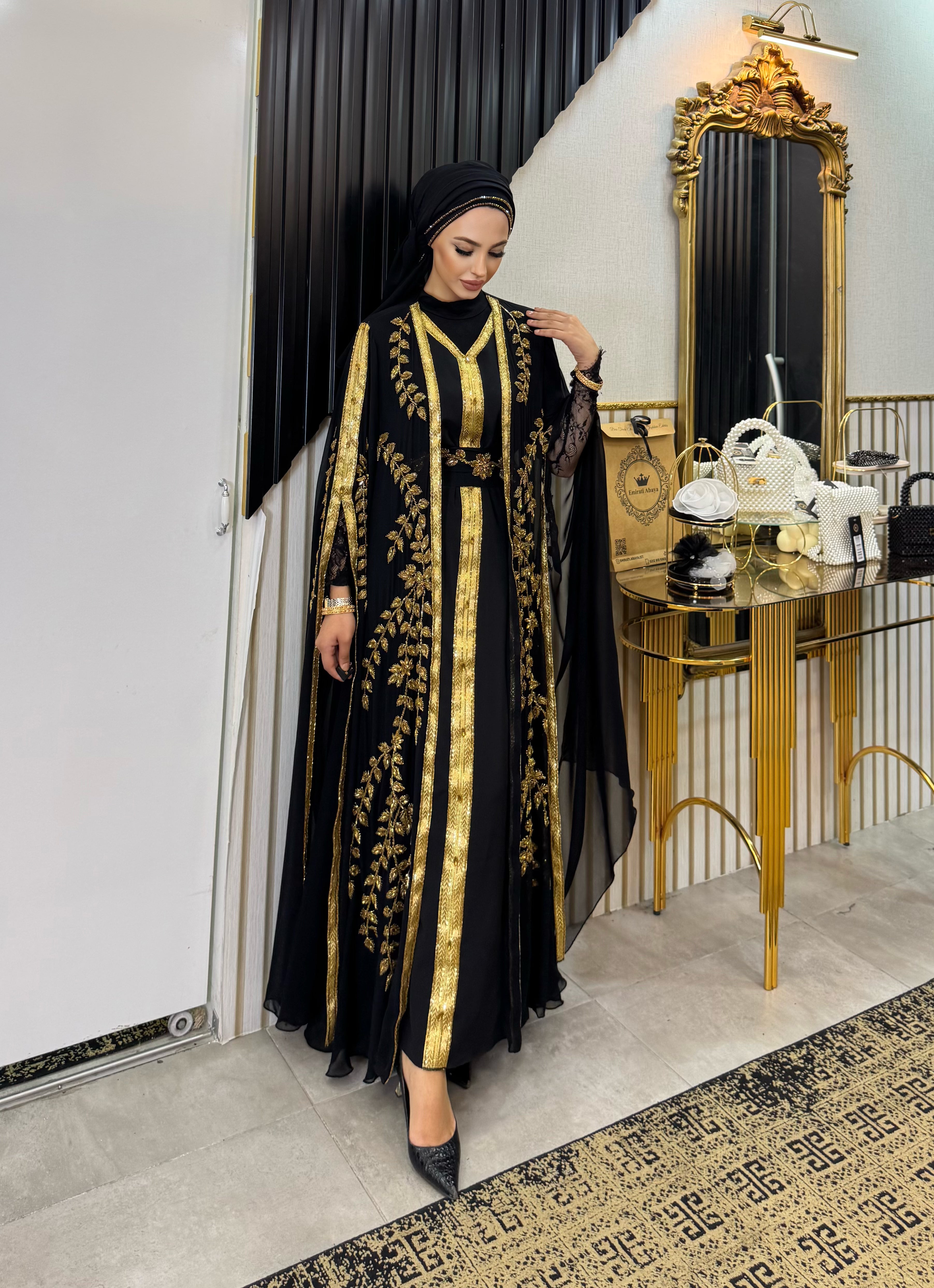 El İşlemeli Gold Yaprak Detaylı Uzun Kollu Abaya