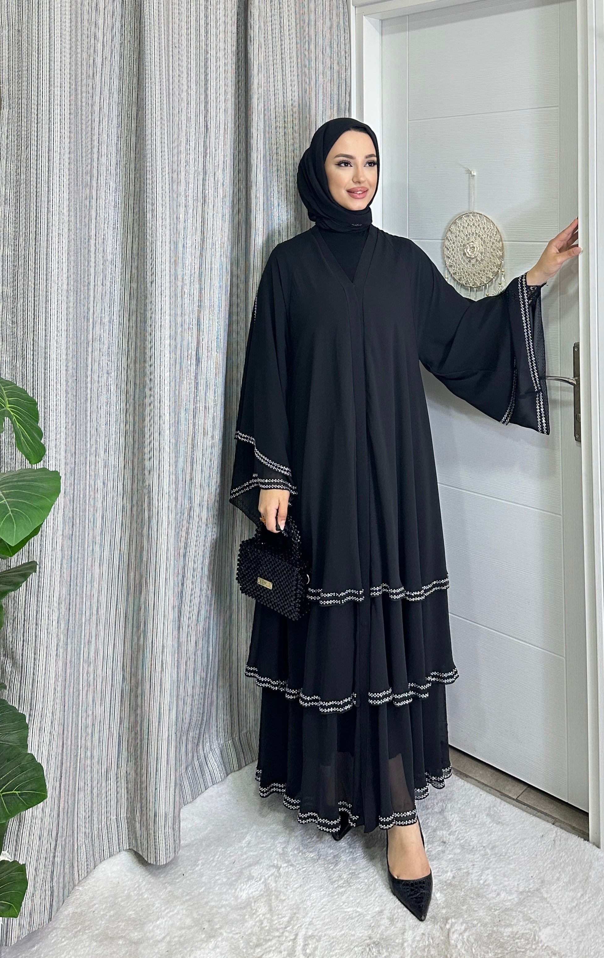Üç Katlı Siyah Beyaz Taşlı Şifon Abaya