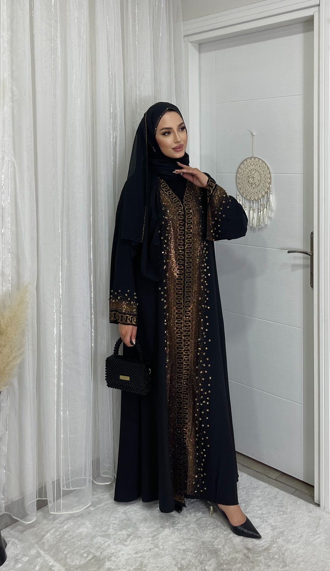 Önü Gold Taş İşlemeli Şık Siyah Jupiter Abaya