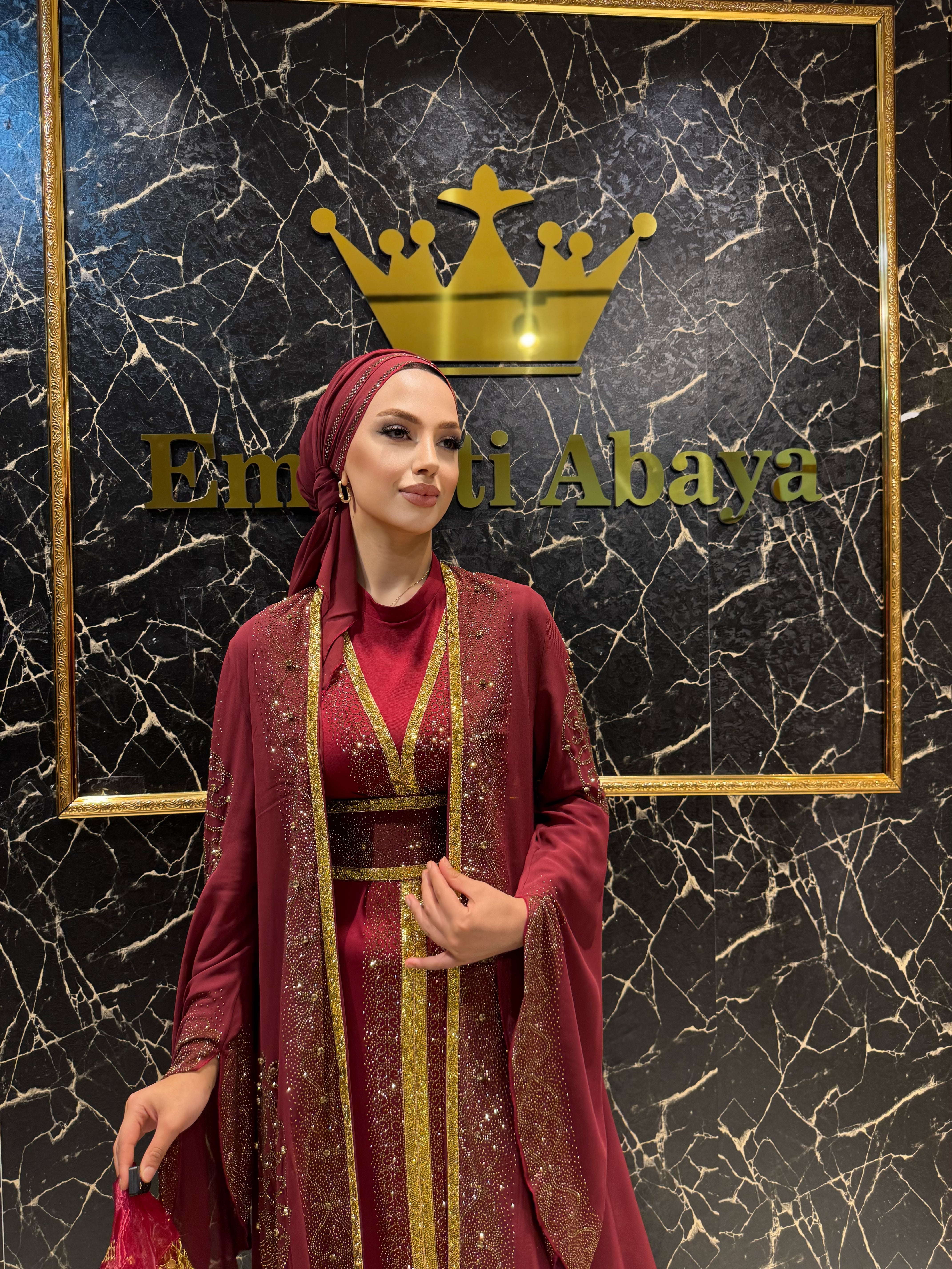 Yöresel Işıltılı Bordo ve Altın Taşlı Şifon Abaya