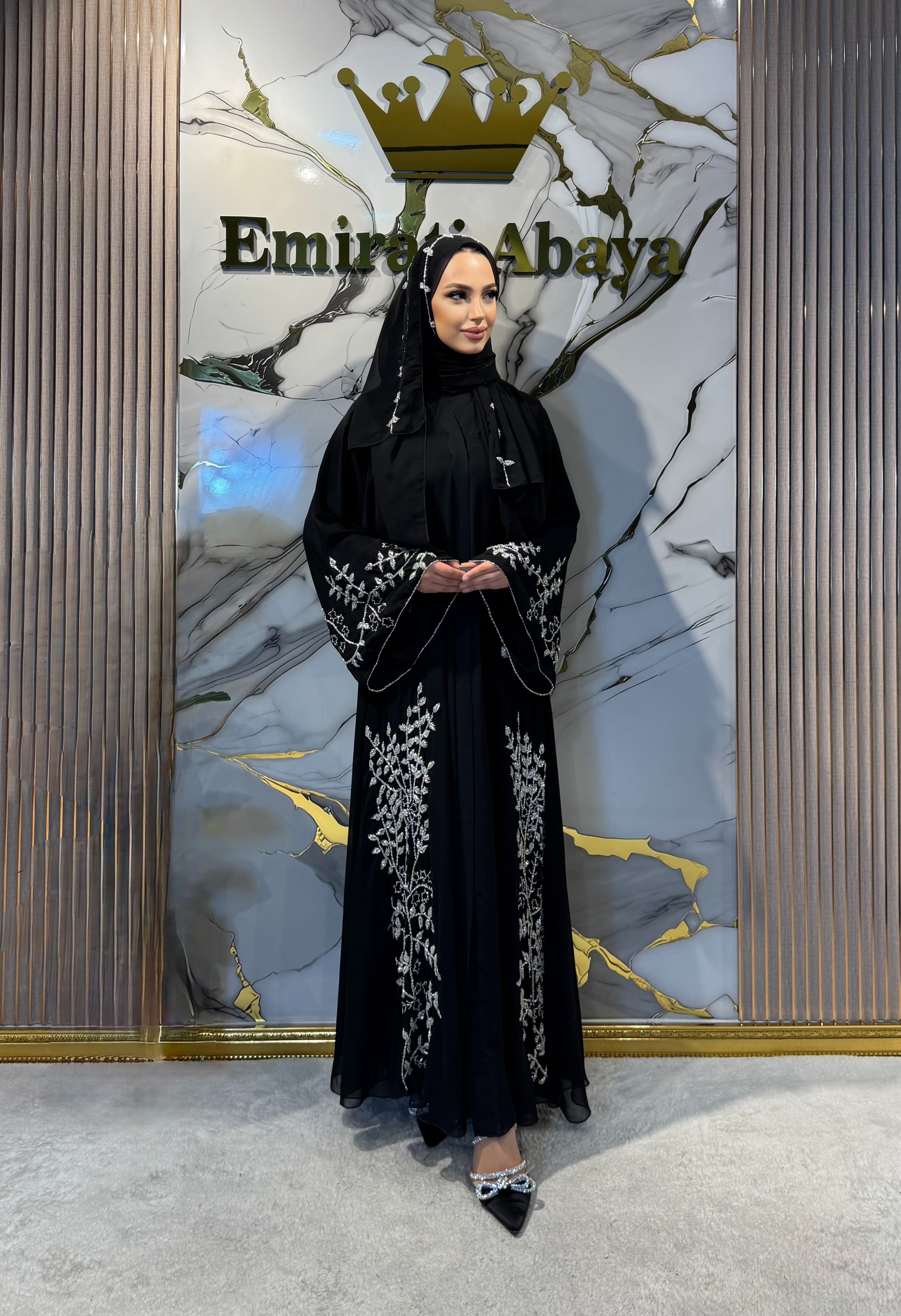 El İşlemli Şifon Kumaş Beyaz Taşlı Yaprak Desenli Abaya