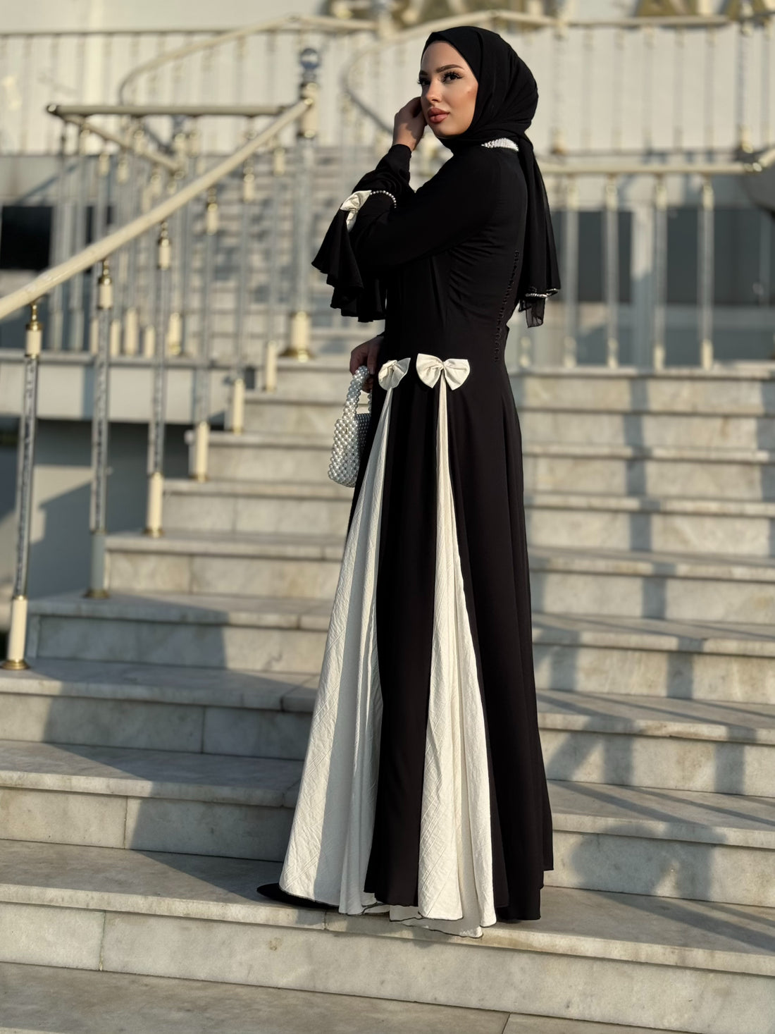 Siyah Beyaz Prenses Abaya Çiçek ve Taşli