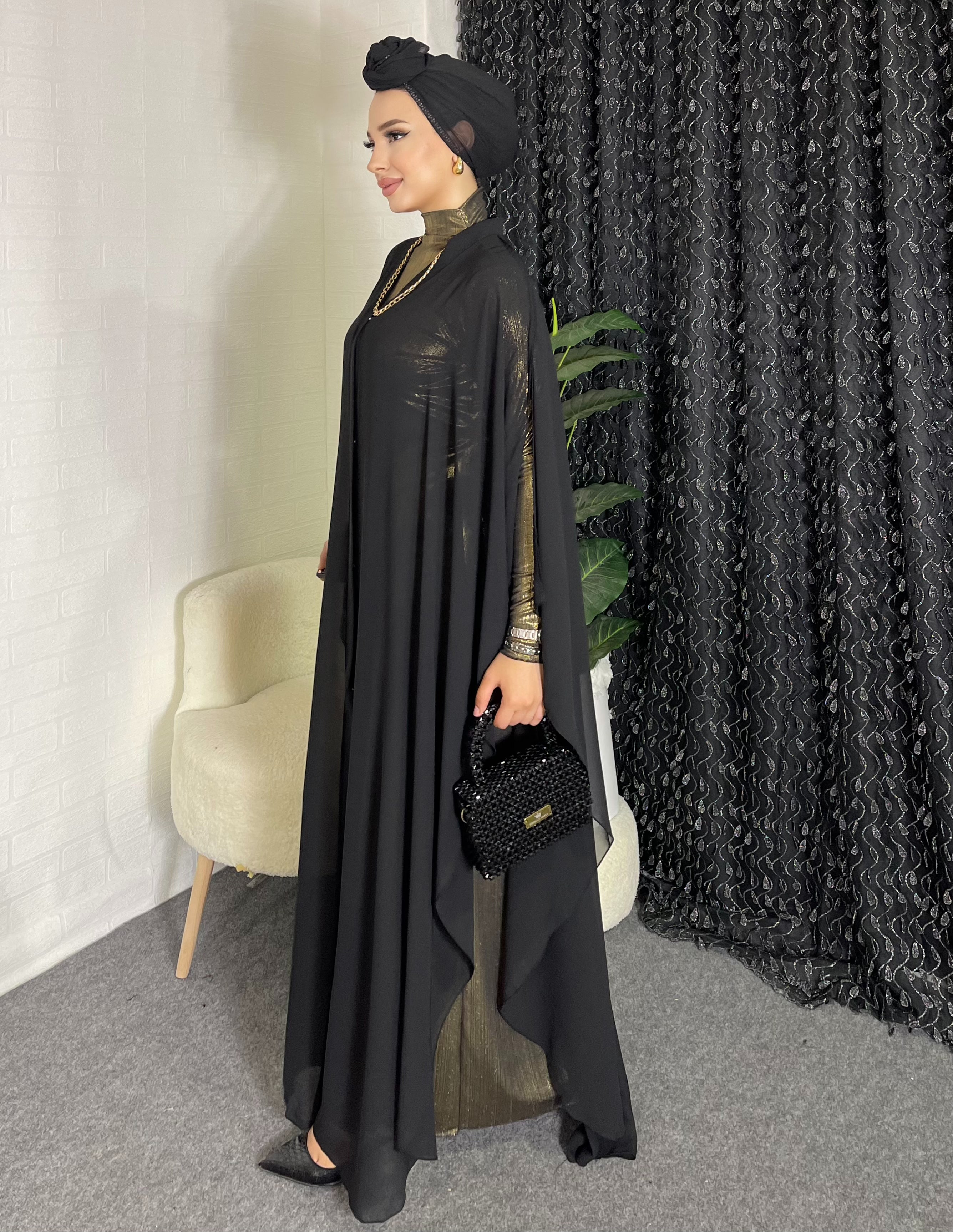 Altın Içlikli Siyah Şifon Abaya