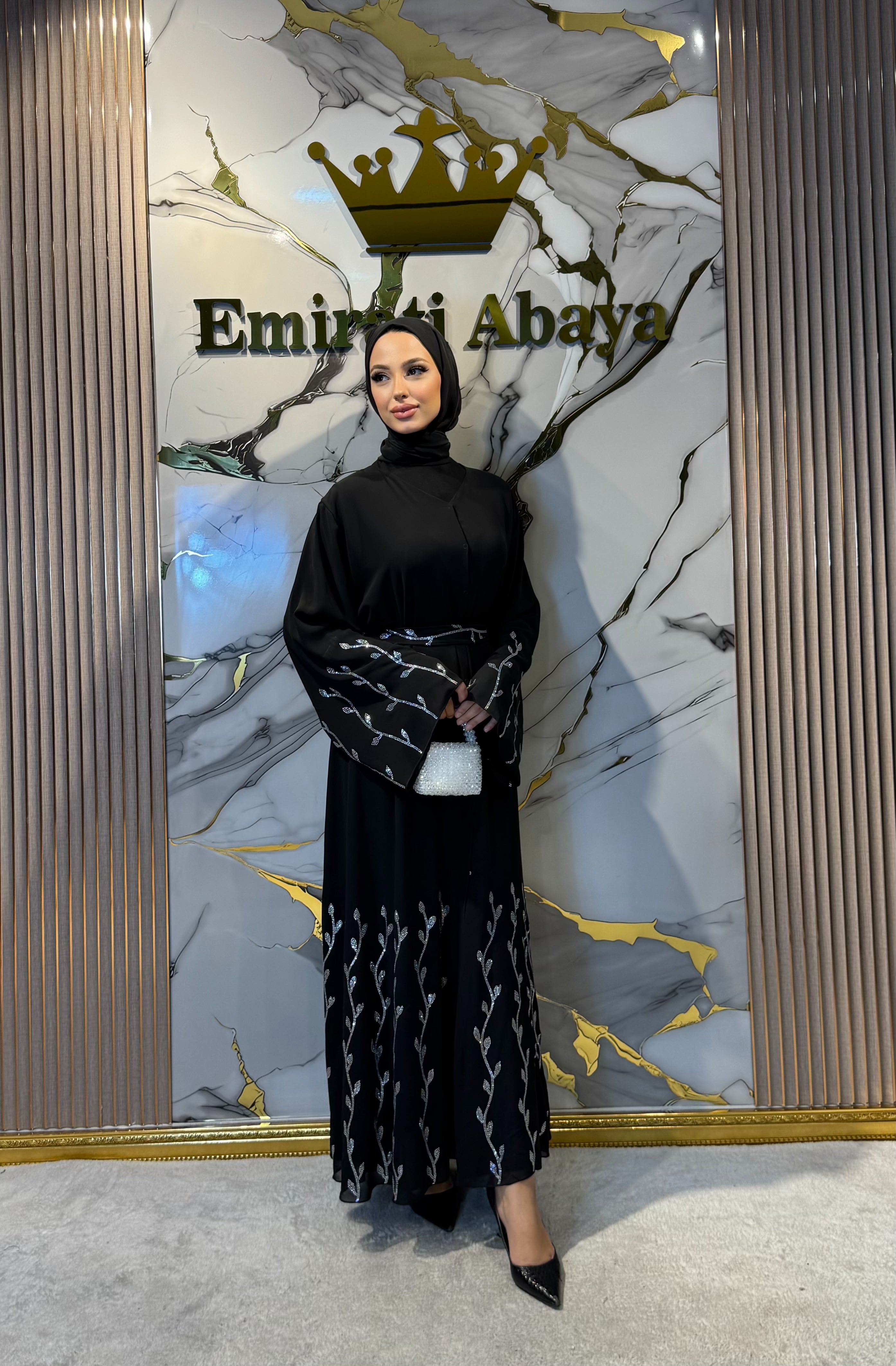 Etekleri Çiçek Desenli Swarovski Taşlı Siyah Abaya
