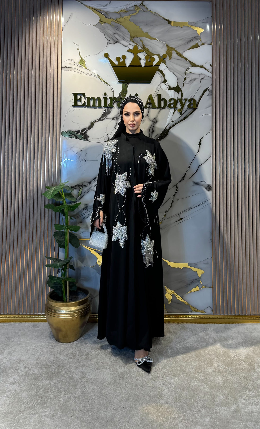 Siyah Şifon El İşlemli Beyaz Çiçek Taşlı Abaya